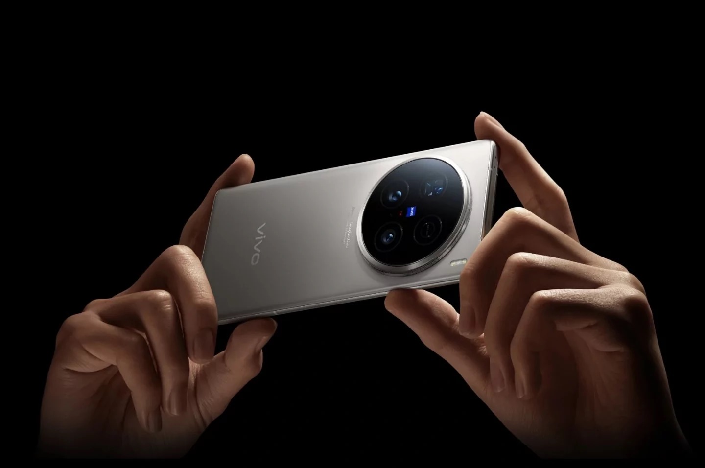 Представлен фотофлагман vivo X100 Ultra