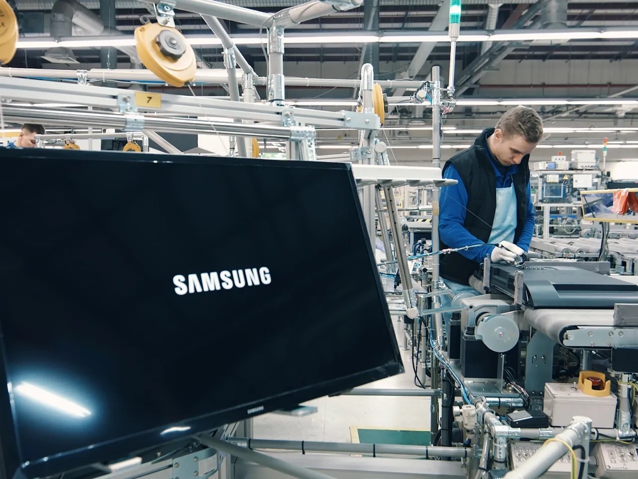 На калужском заводе Samsung запустили производство для брендов «М.Видео-Эльдорадо»