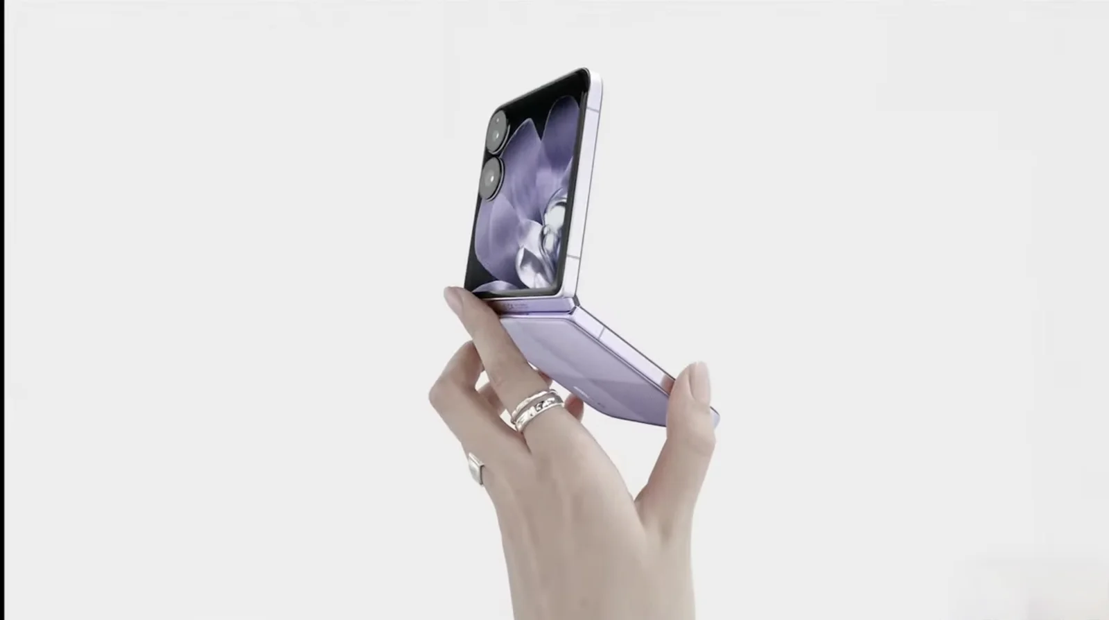Xiaomi представила Mix Flip — свой первый смартфон-раскладушку