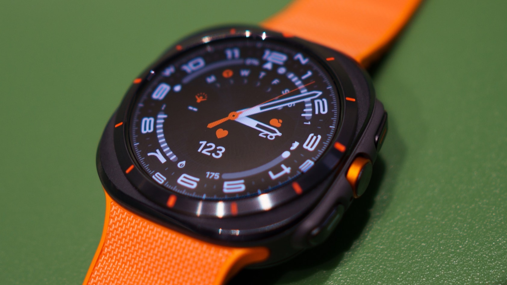 Смотрим на Samsung Galaxy Watch 7 и Watch Ultra, Buds 3 и Buds 3 Pro: закономерный апгрейд, который смог удивить