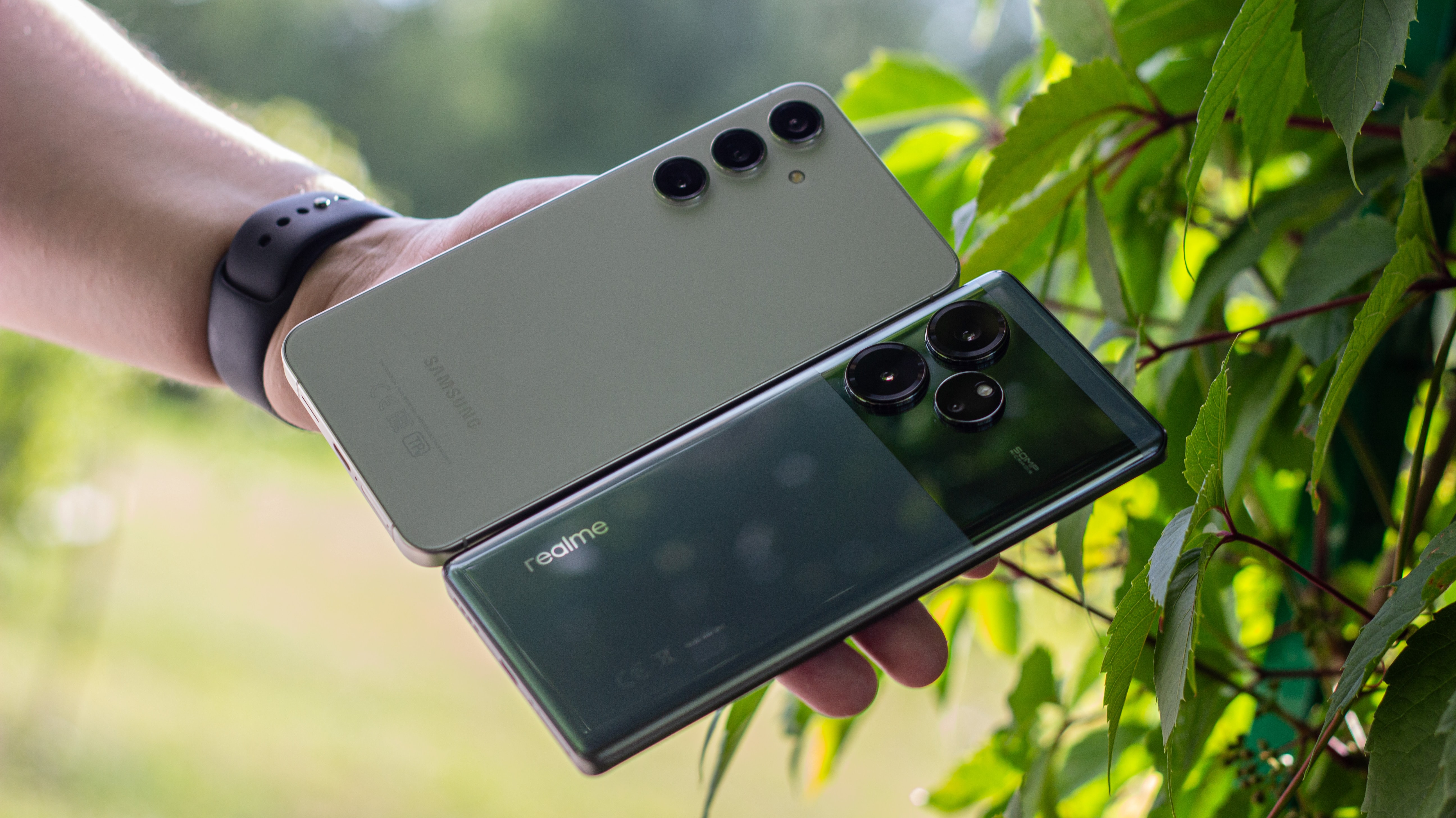 realme GT 6 против Samsung Galaxy S24+: кто ярче, мощнее и автономнее?