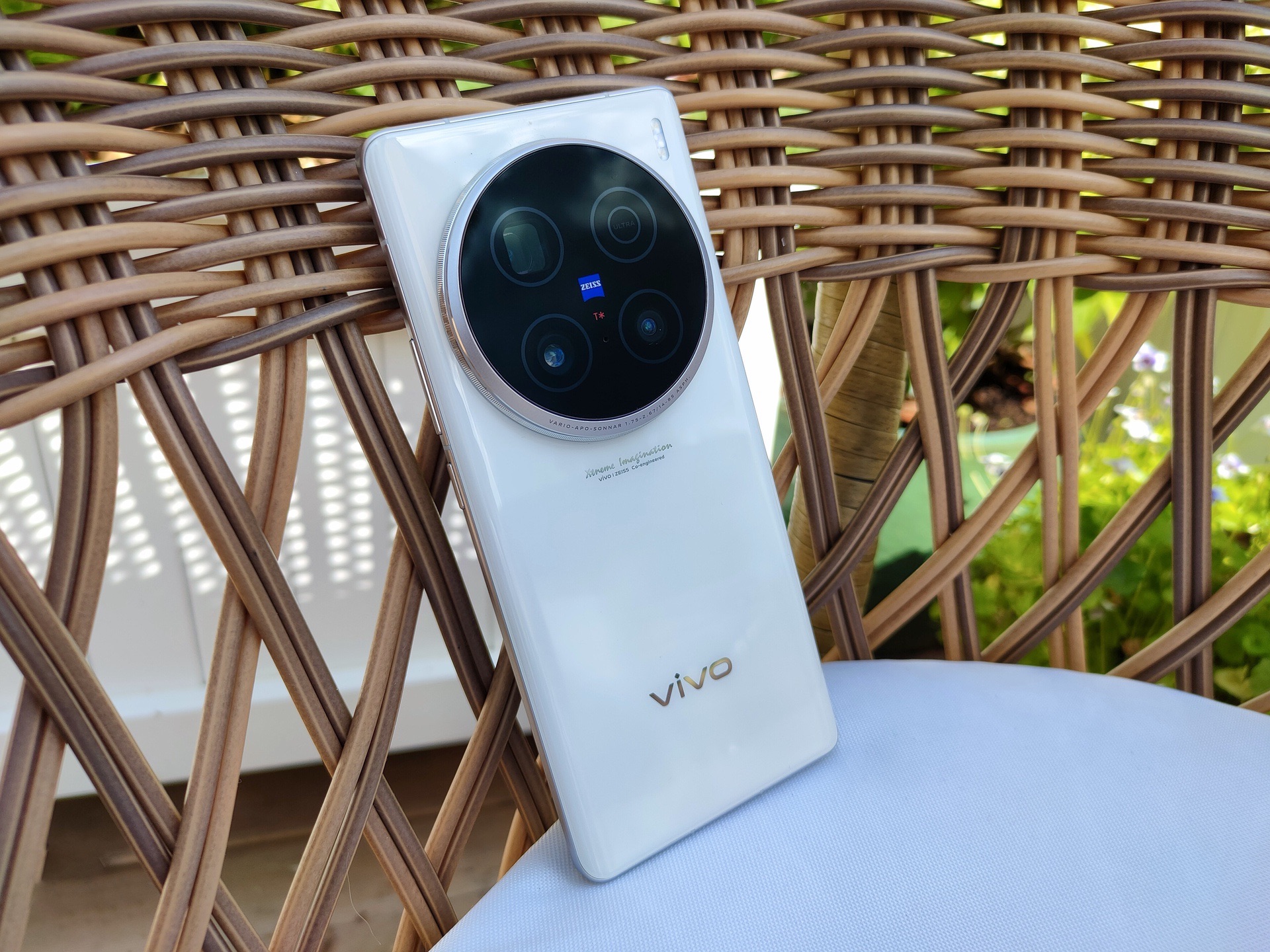 Обзор VIVO X100 Ultra: король зума