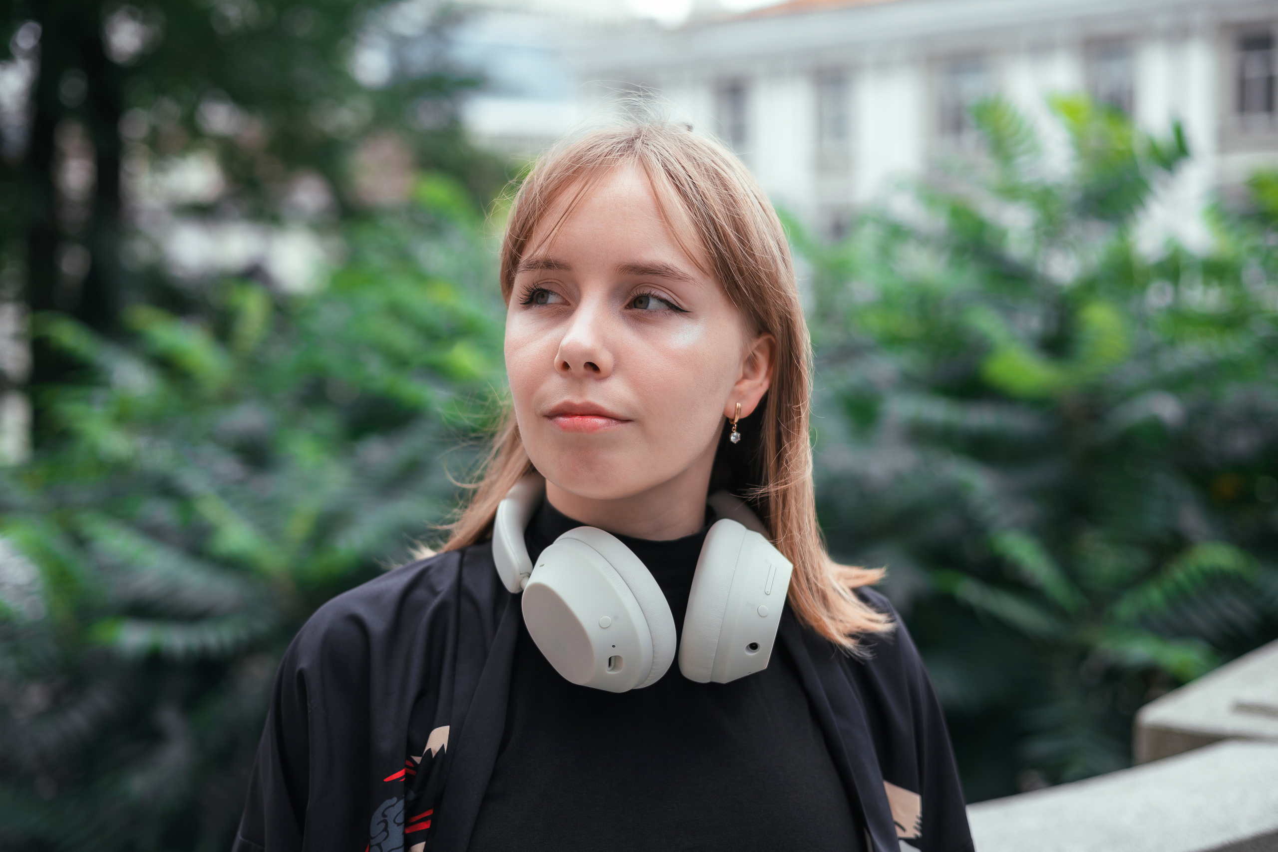 Обзор наушников Commo Immersive: недорогие, полноразмерные и с «шумодавом»