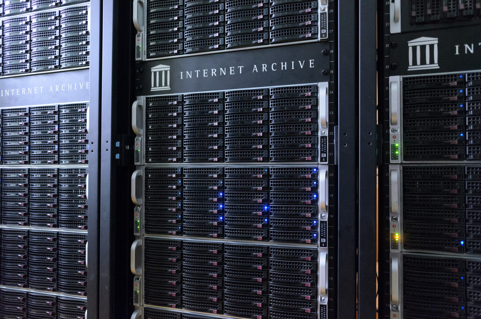 Хакеры взломали Архив Интернета и украли данные 31 миллиона пользователей