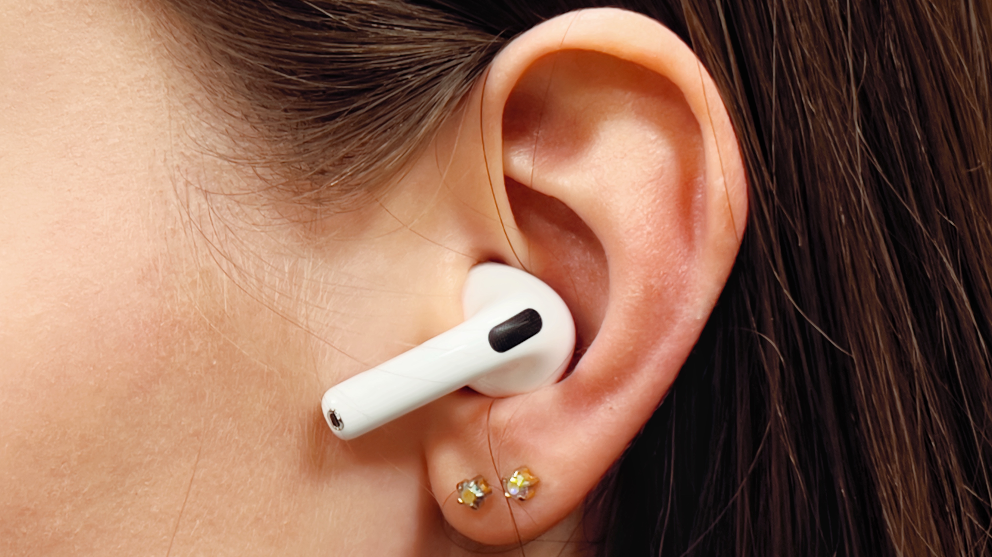 4 причины купить AirPods 4 с шумоподавлением и 4 причины не покупать их