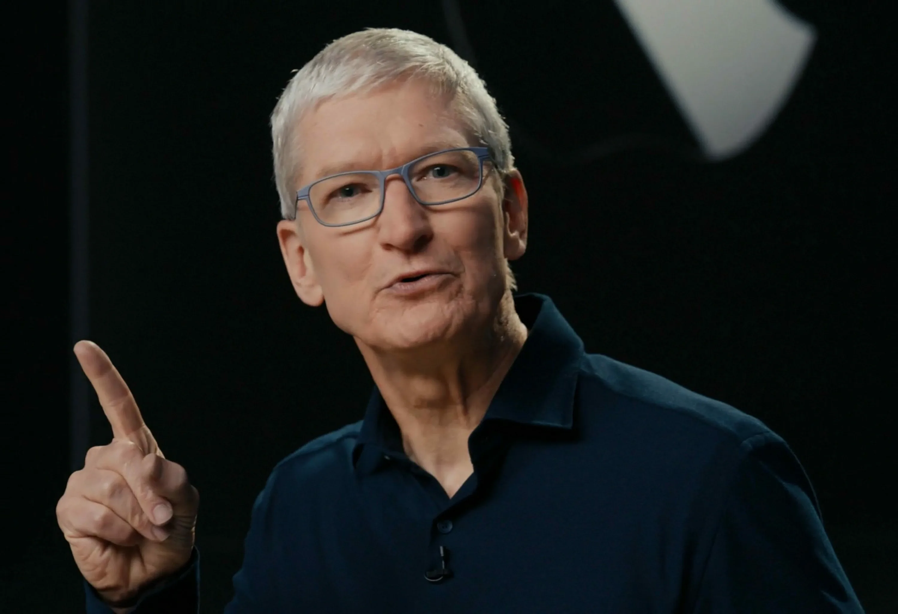Тим Кук объяснил отставание Apple в области ИИ и других инноваций
