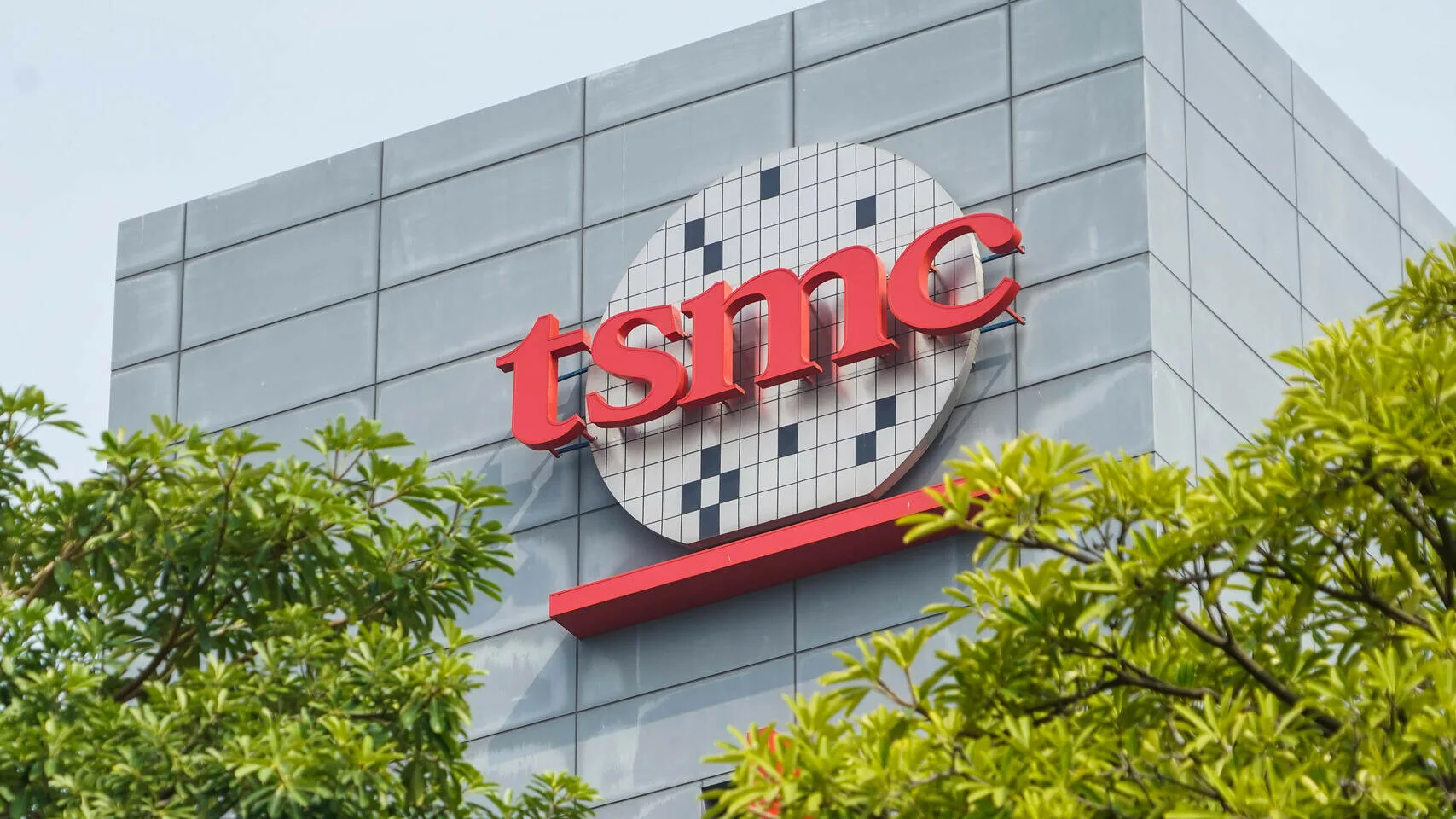 TSMC прекращает поставки 7-нм и более современных чипов в Китай