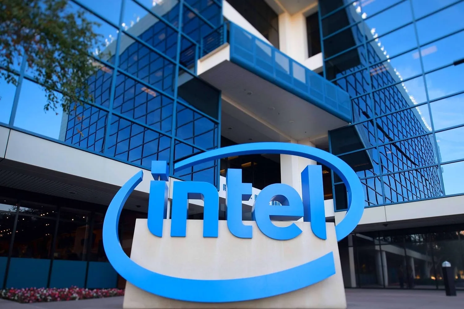 Генеральный директор Intel покинет свой пост после 40 лет работы в компании
