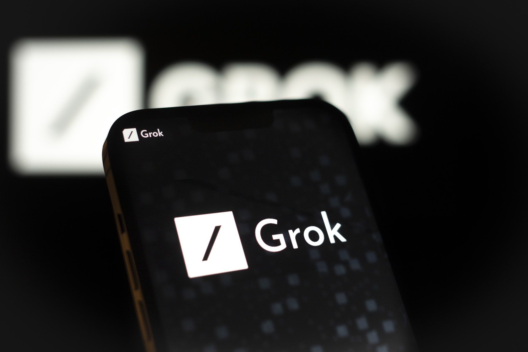 ИИ-бот Grok стал доступен бесплатным пользователям X