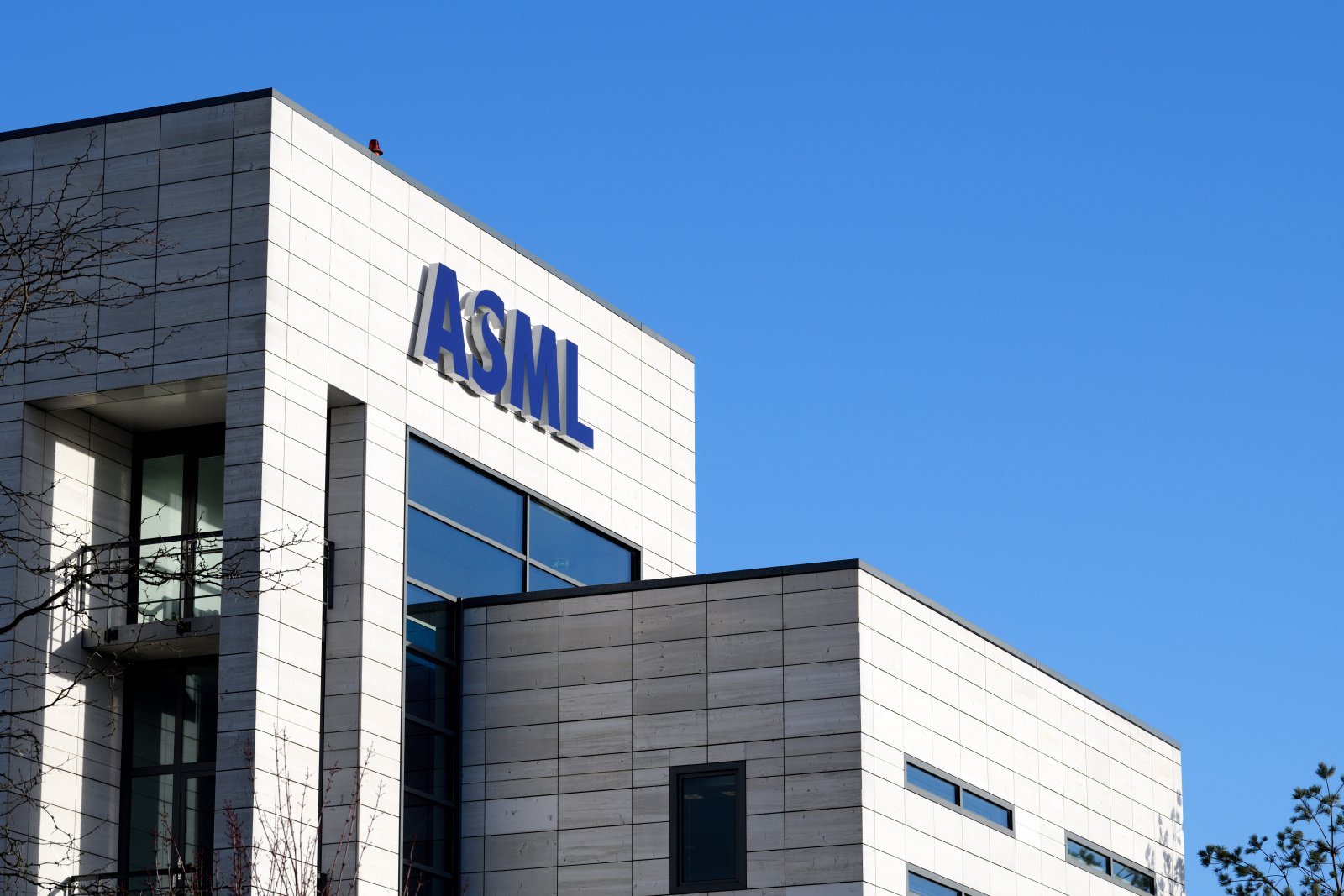 Российский инженер годами воровал секретные файлы ASML в пользу России