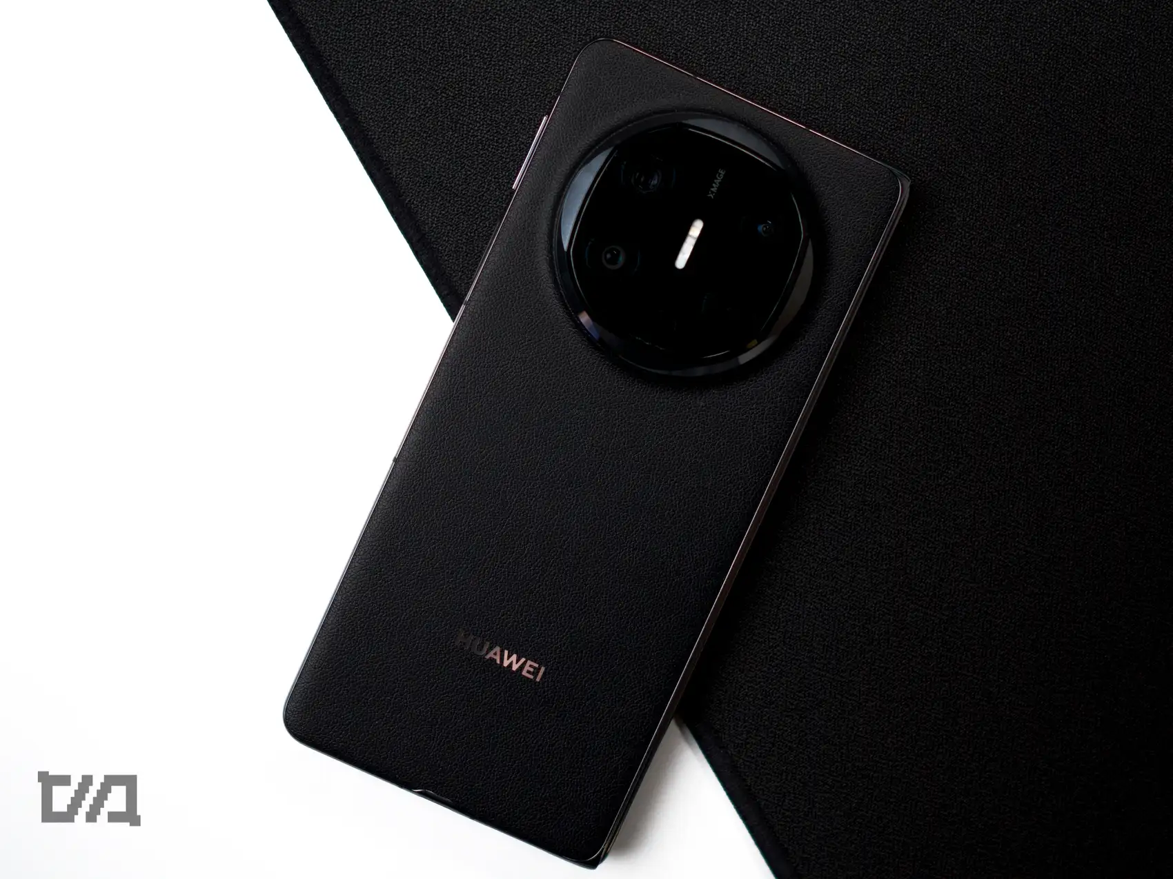 В России стартовали продажи складного смартфона Huawei Mate X6