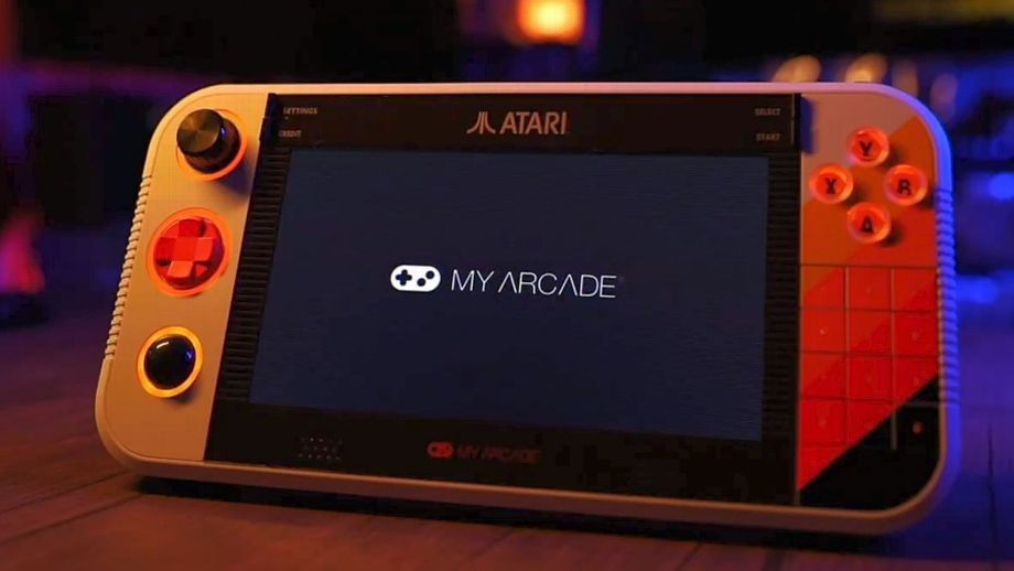 Atari представила портативную игровую консоль Gamestation Go с мини-клавиатурой