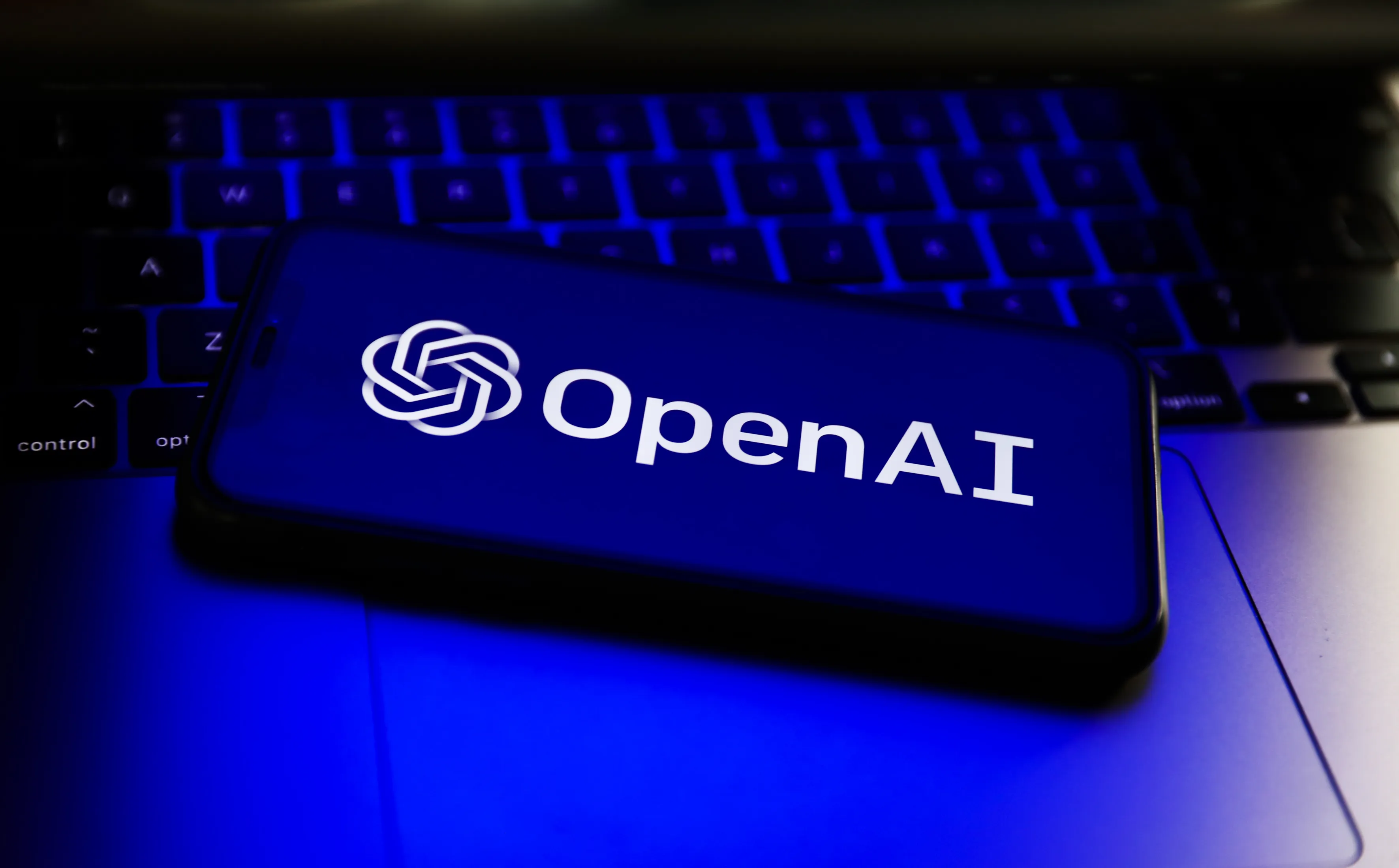 OpenAI просит разрешить нарушать авторское право для обучения нейросетей чтобы не проиграть Китаю в гонке ИИ