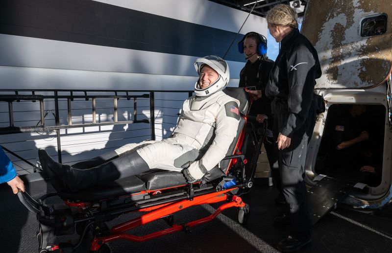 Корабль Crew Dragon с российским космонавтом Александром Горбуновым успешно вернулся на Землю