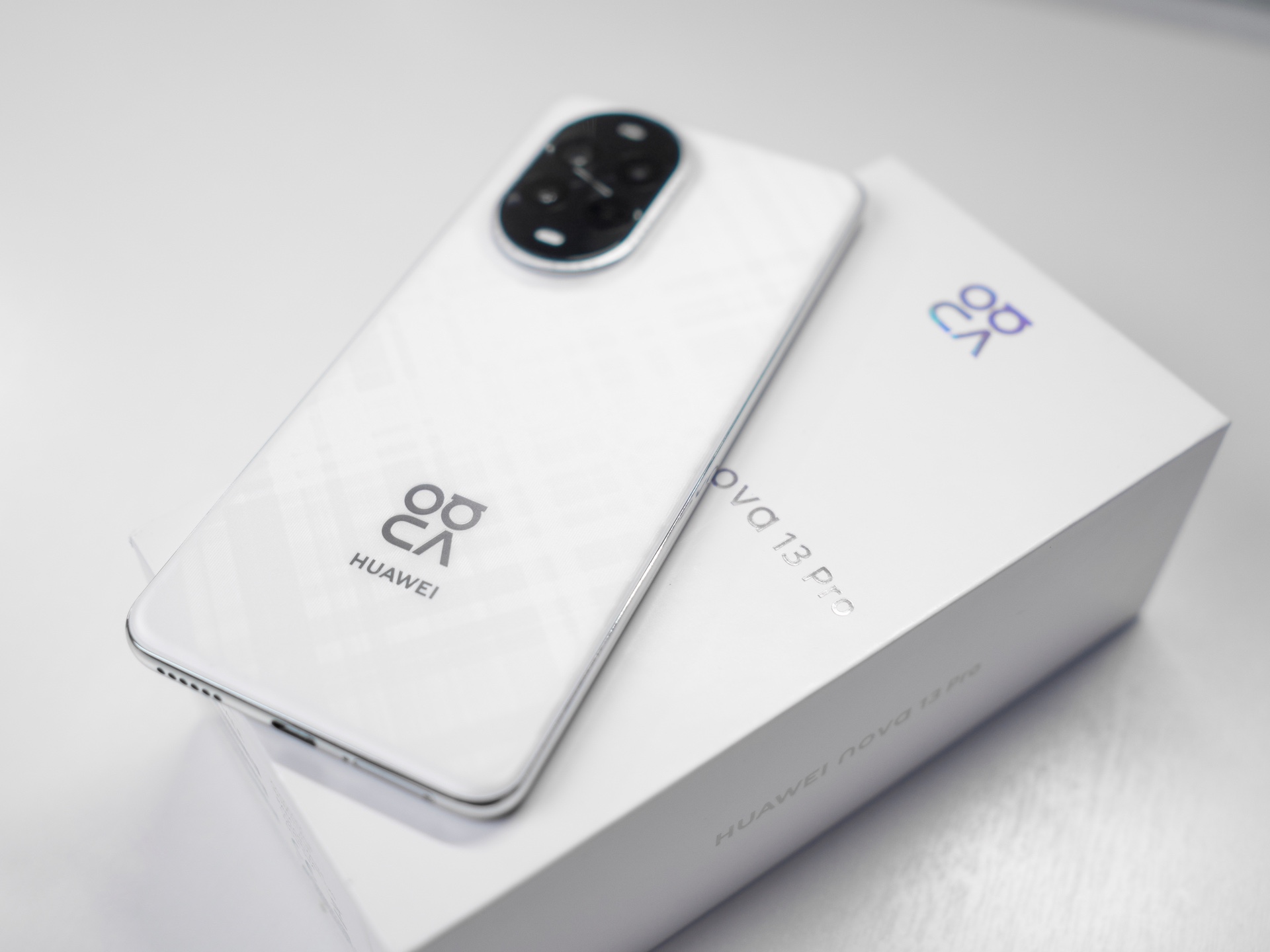 Обзор Huawei nova 13 Pro: что нужно знать о лучшем среднебюджетнике компании