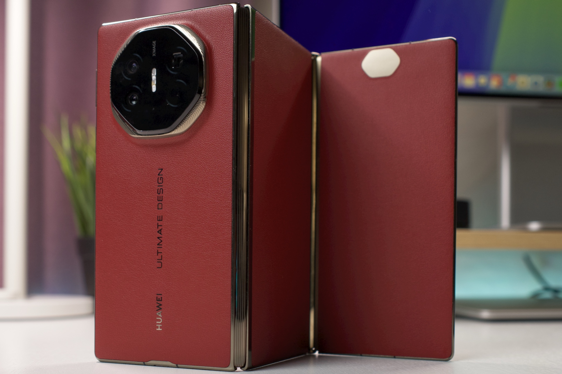 Обзор Huawei Mate XT за 340 000 рублей: будущее, ставшее настоящим