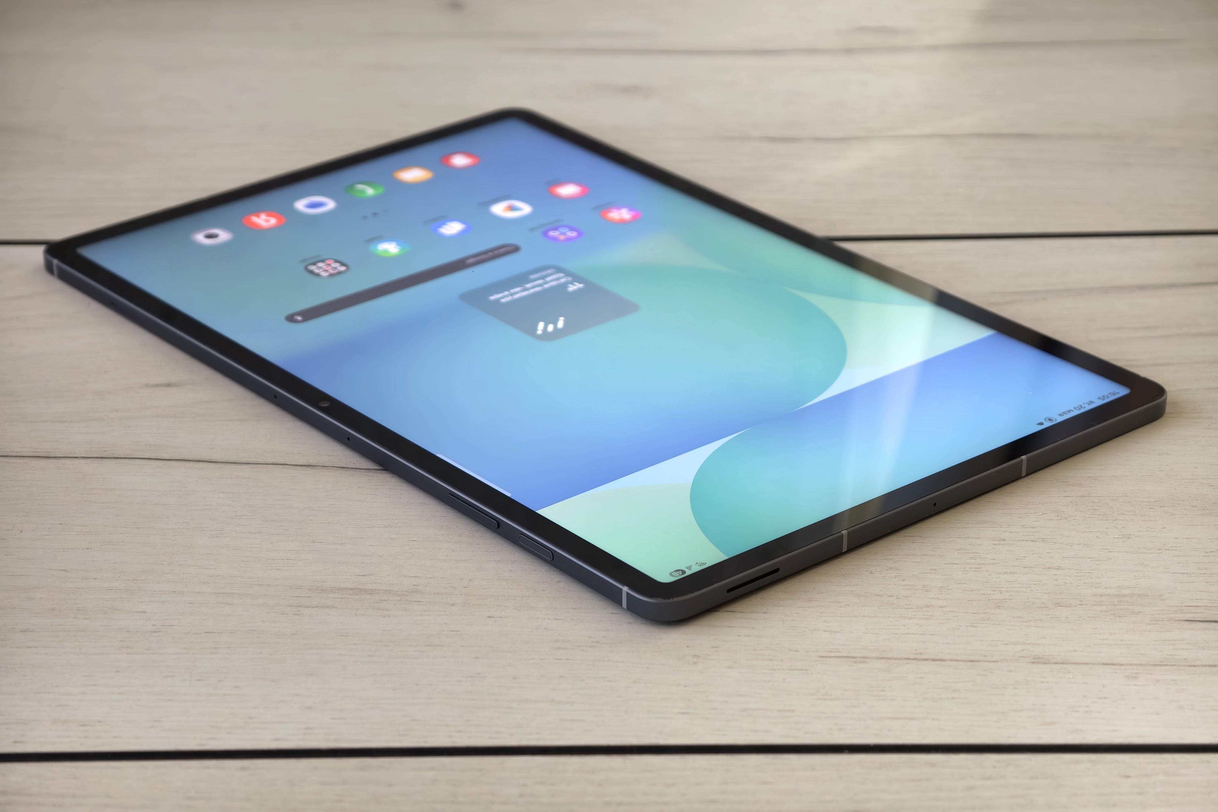 Обзор Samsung Galaxy Tab S10 FE+: продуманный планшет для путешественников