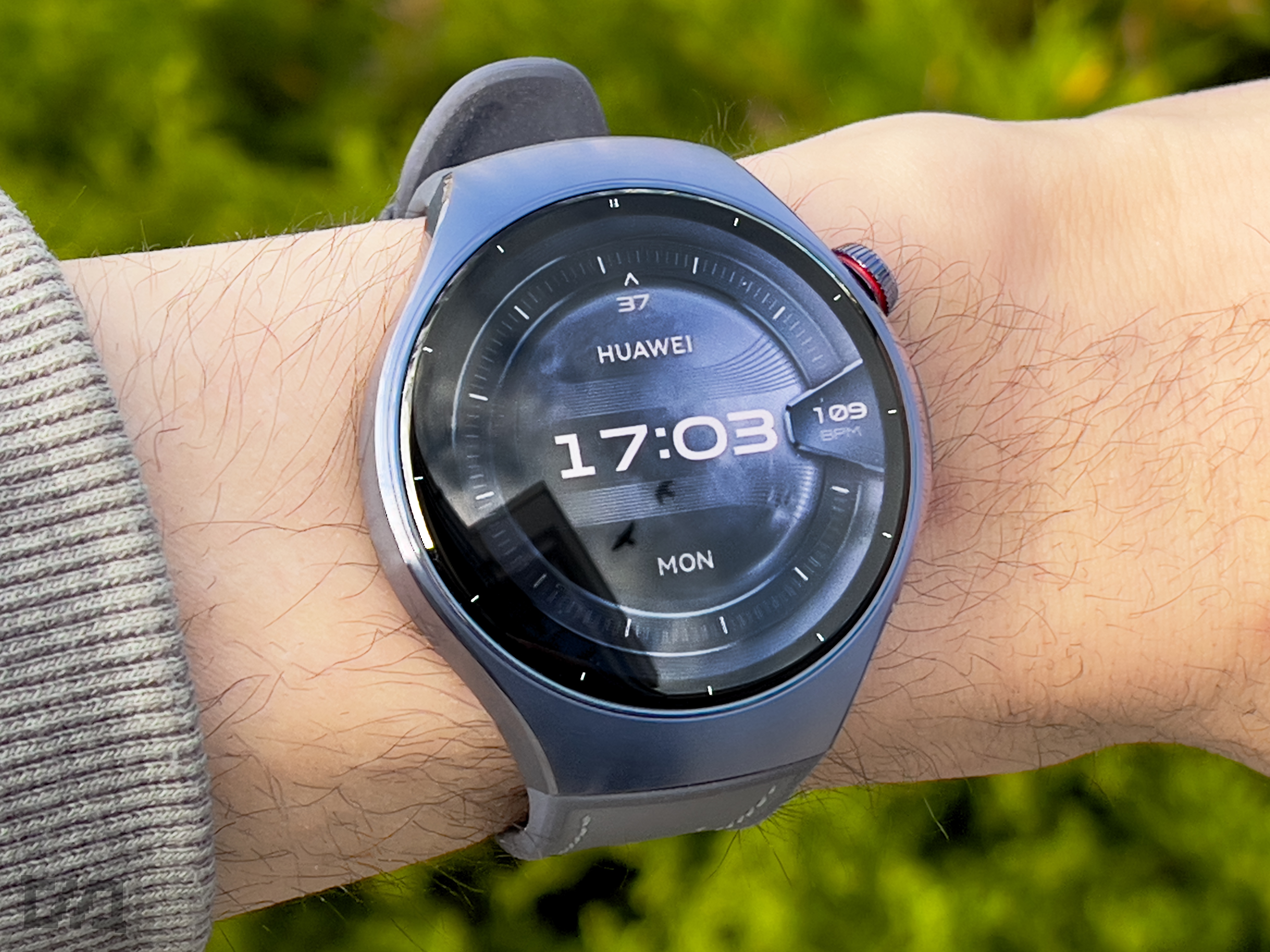 HUAWEI WATCH 5 - ΡΠΌΠ½ΡΠ΅ ΡΠ°ΡΡ Ρ ΠΊΡΡΠ³Π»ΡΠΌ AMOLED-Π΄ΠΈΡΠΏΠ»Π΅Π΅ΠΌ, ΠΏΠΎΠ΄Π΄Π΅ΡΠΆΠΊΠΎΠΉ eSIM ΠΈ ΠΌΠΎΠ½ΠΈΡΠΎΡΠΈΠ½Π³ΠΎΠΌ Π·Π΄ΠΎΡΠΎΠ²ΡΡ.