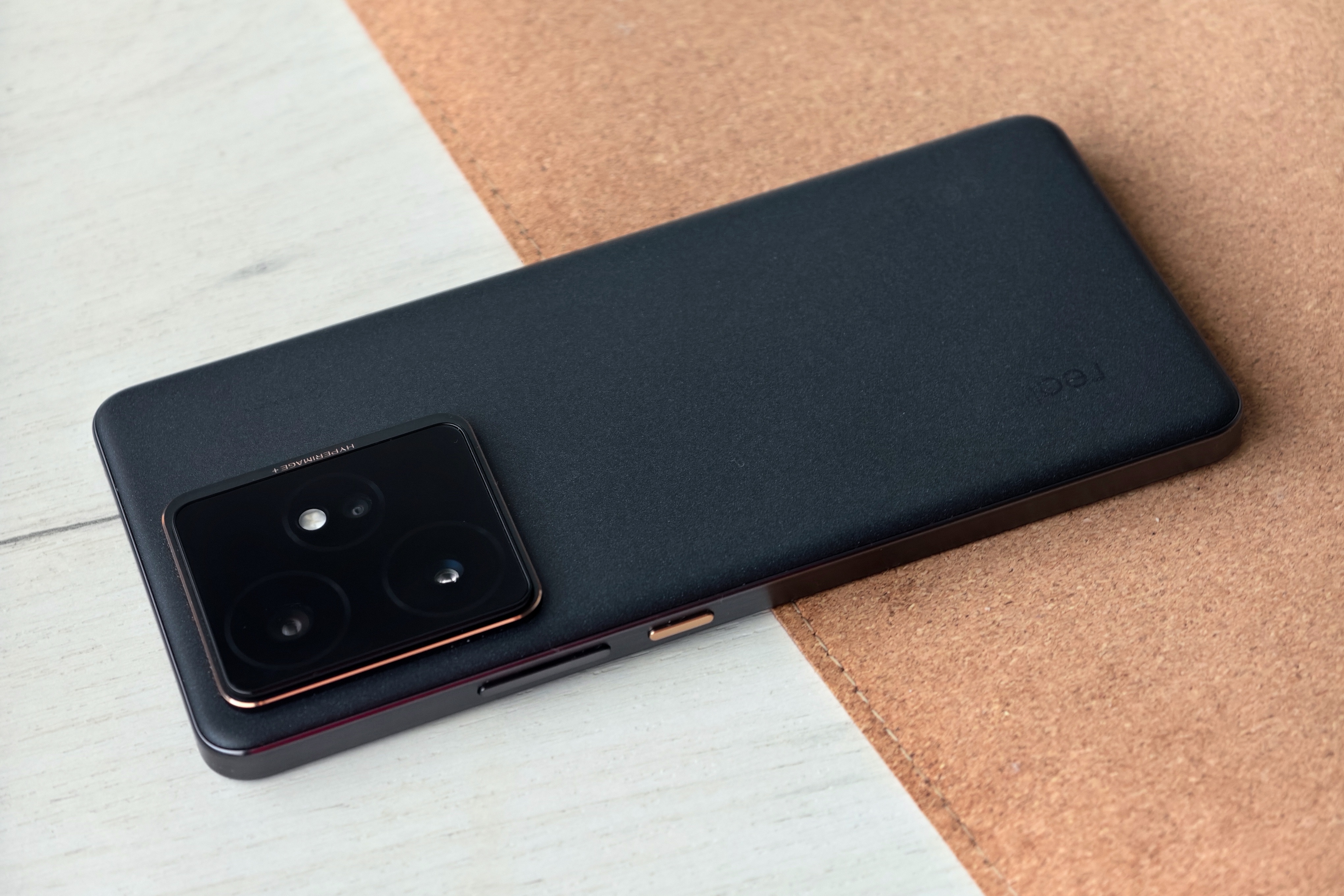 Обзор realme GT 7: когда компромиссы не во вред
