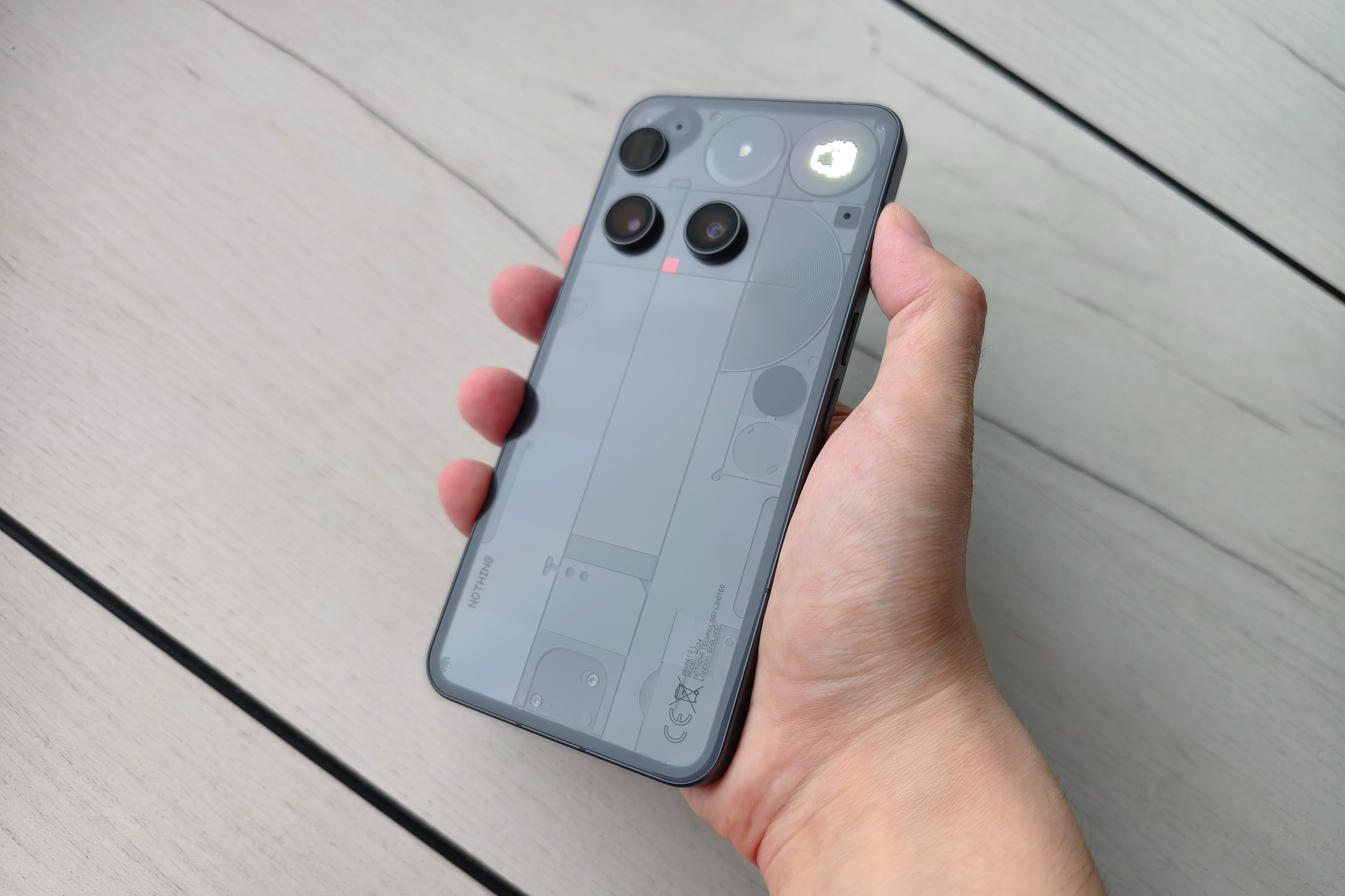 Обзор Nothing Phone (3): когда заблудились в поисках идентичности