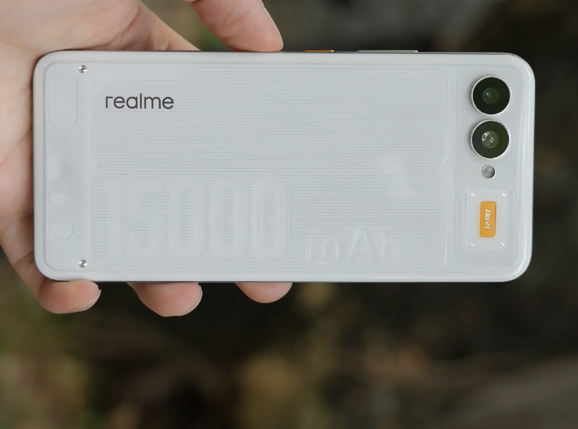 Realme выпустит смартфон с батареей на 15 000 мАч
