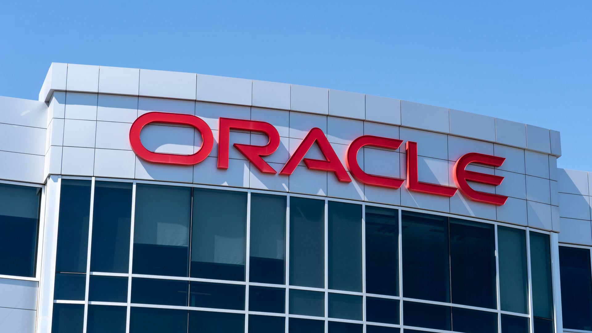 OpenAI заключила рекордную сделку с Oracle на $300 млрд ради развития ИИ