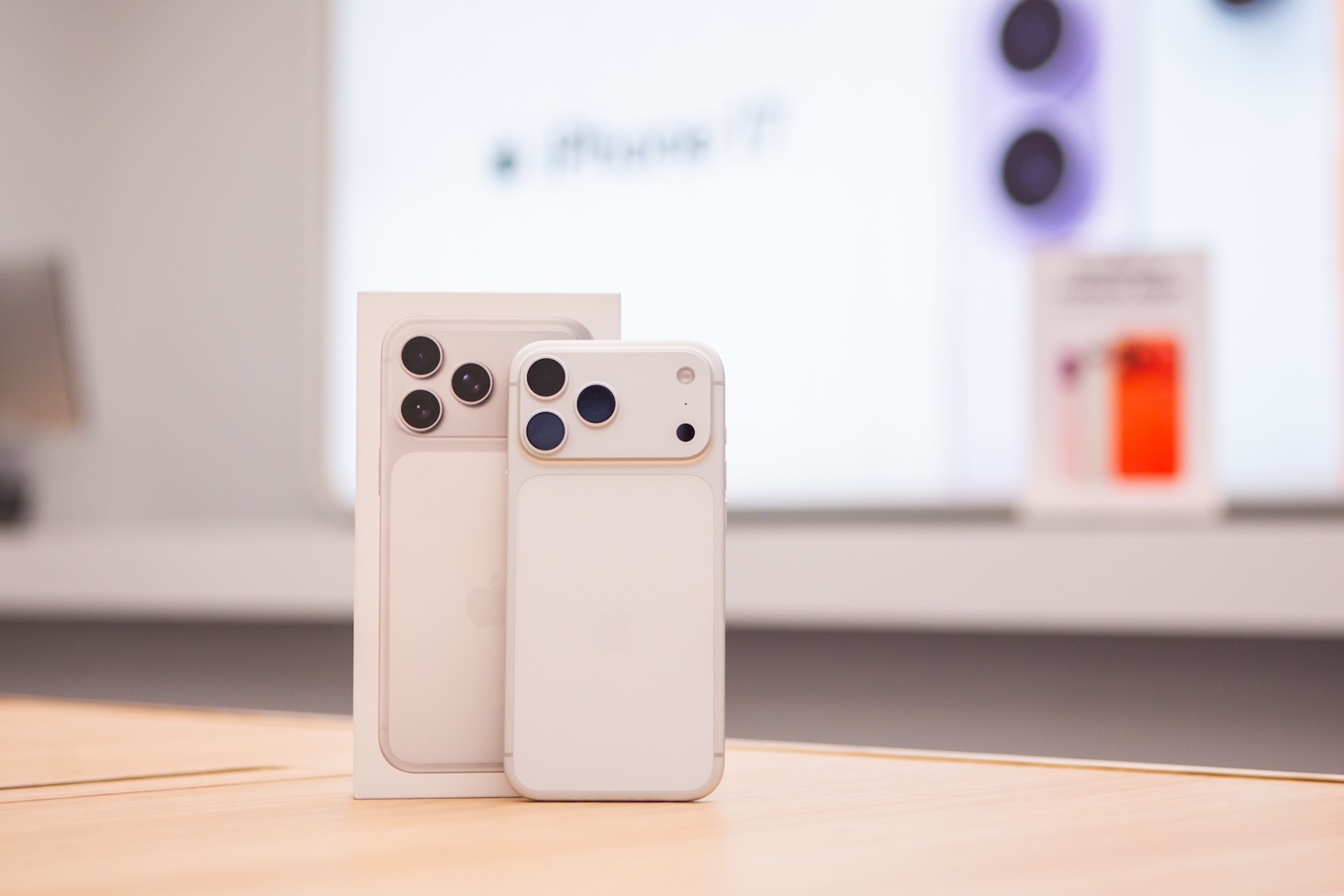 restore: первым среди крупных ритейлеров начал свободную продажу iPhone 17