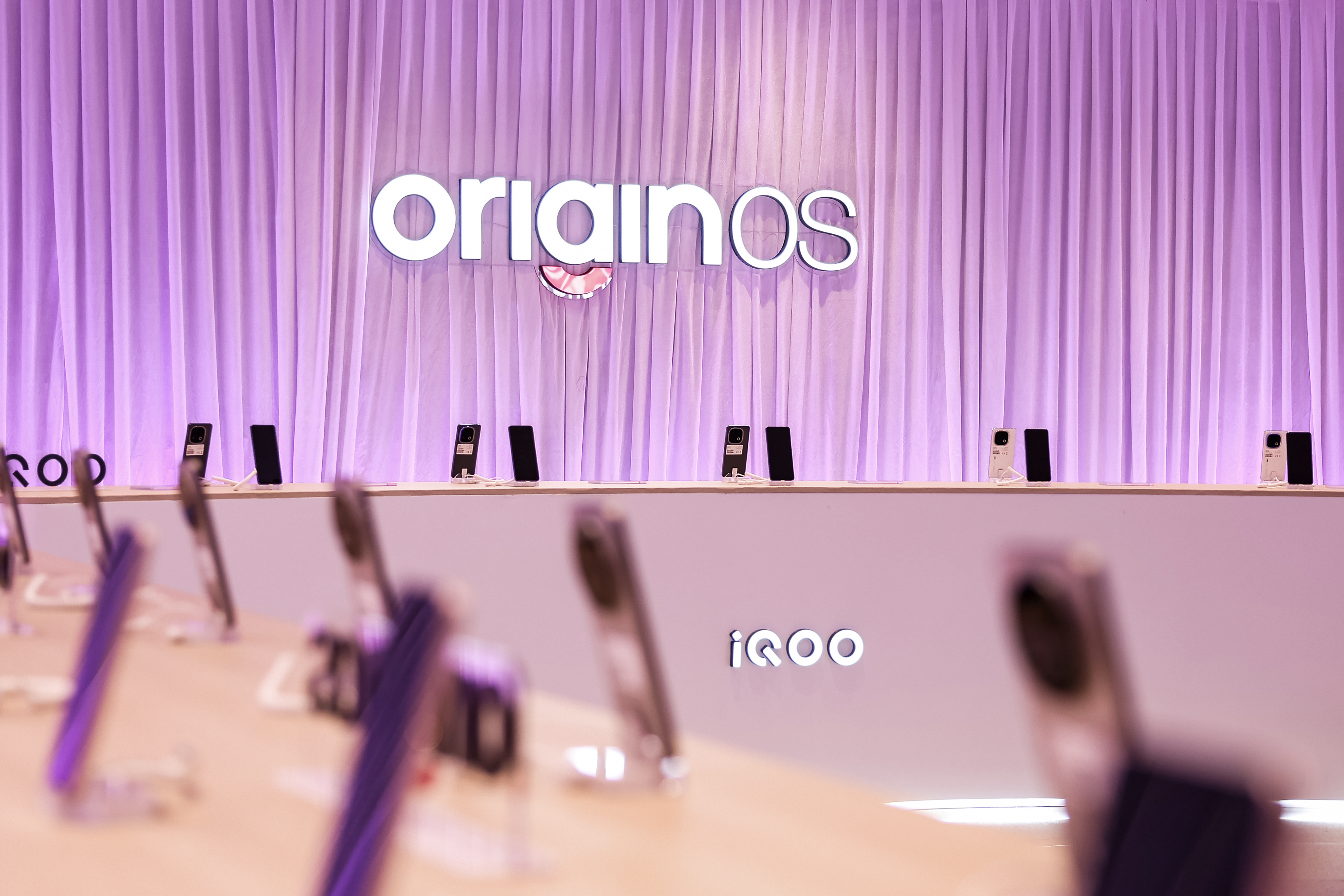 iQOO 15 станет первым в России смартфоном с vivo OriginOS 6