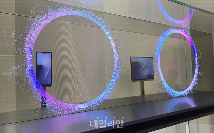 Samsung впервые официально показала тройной складной смартфон Galaxy Z TriFold