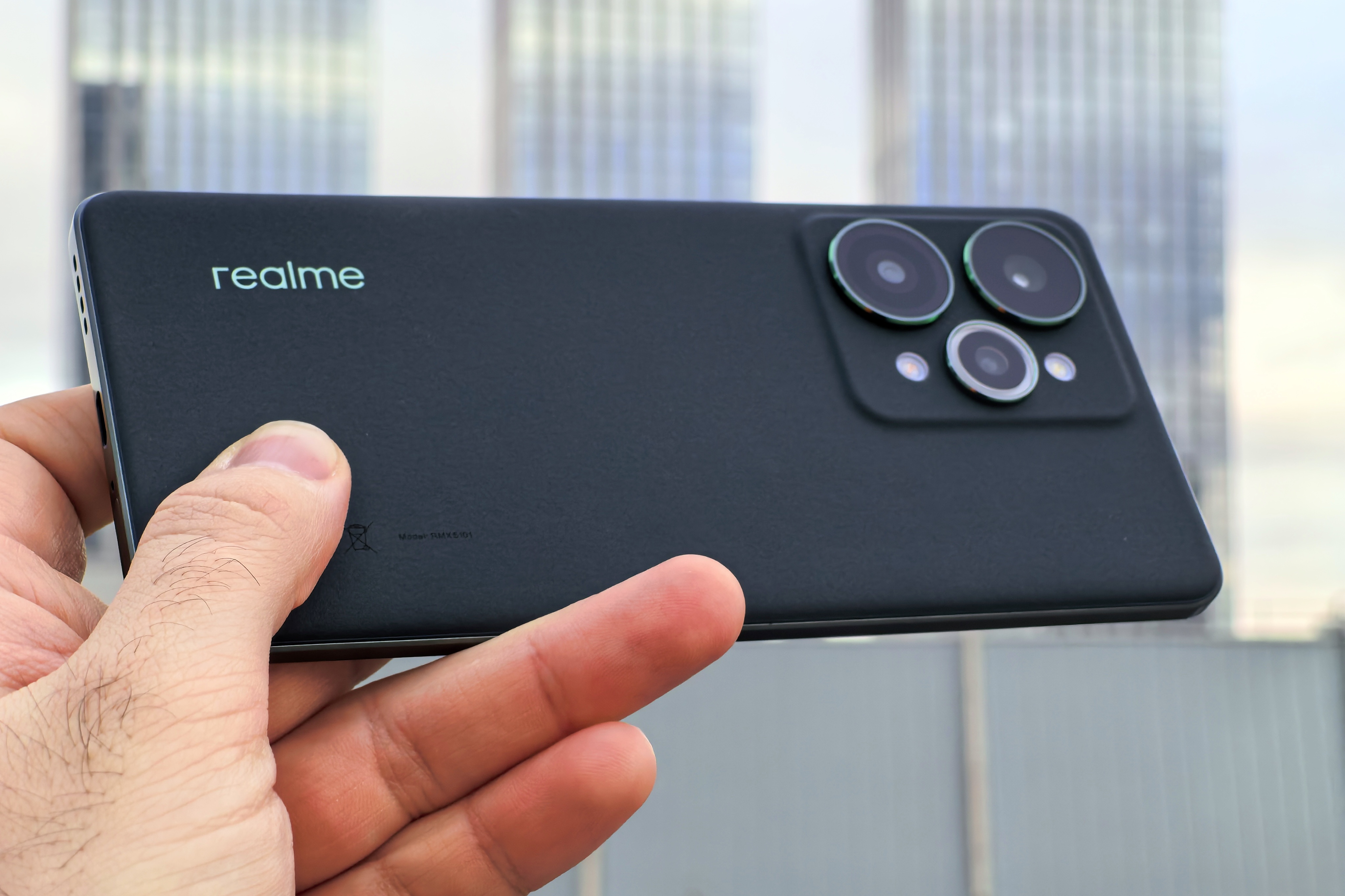 Обзор realme 15 Pro 5G: годный среднебюджетник с батареей на 7000 мАч