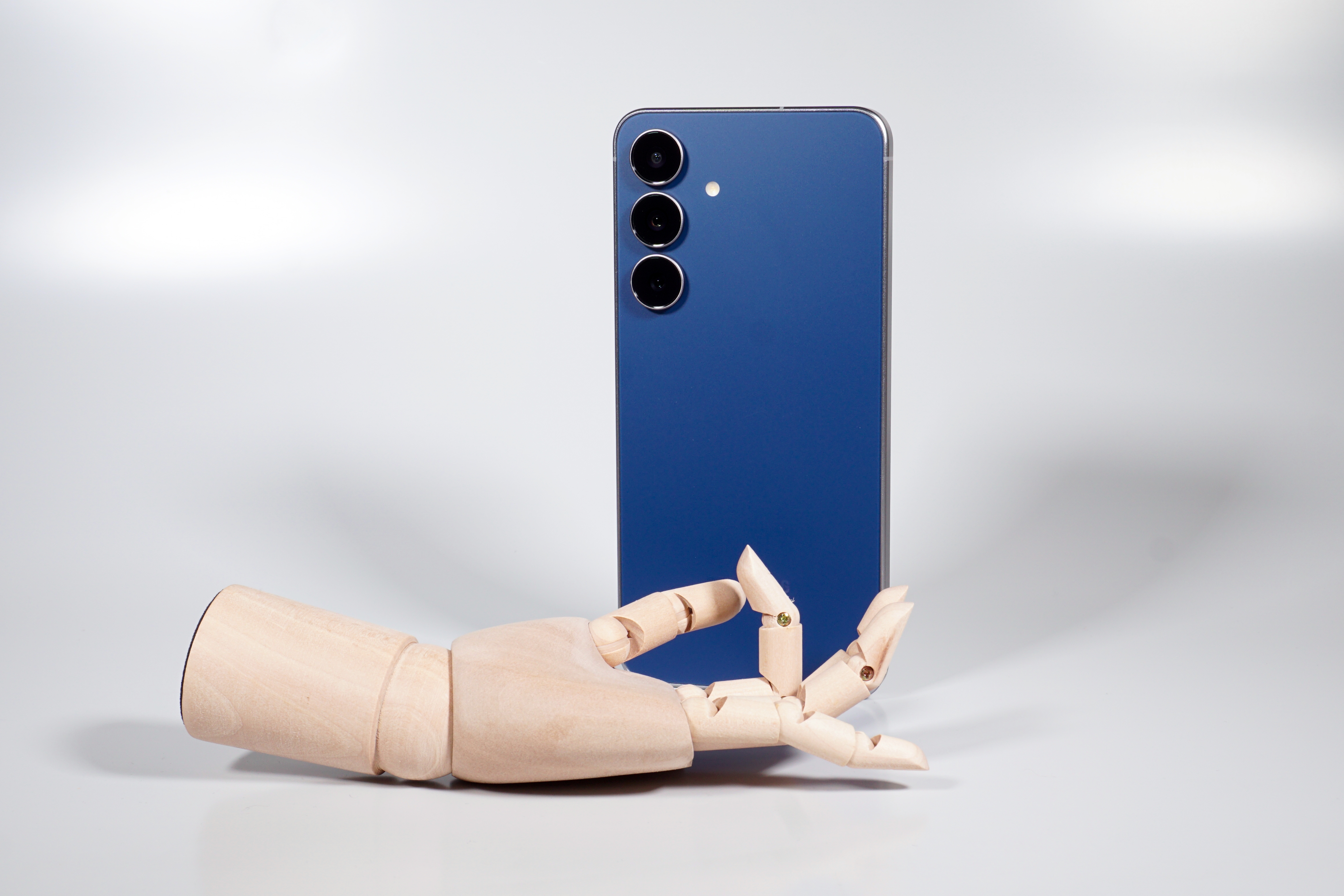 Обзор Samsung Galaxy S25 FE: флагманский опыт без переплат