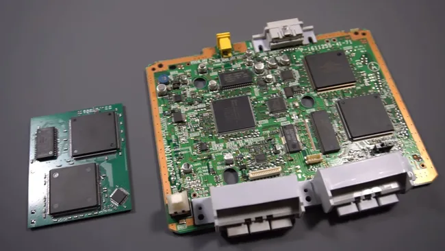 Энтузиаст создал самую маленькую PlayStation 1 в мире на оригинальных чипах Sony