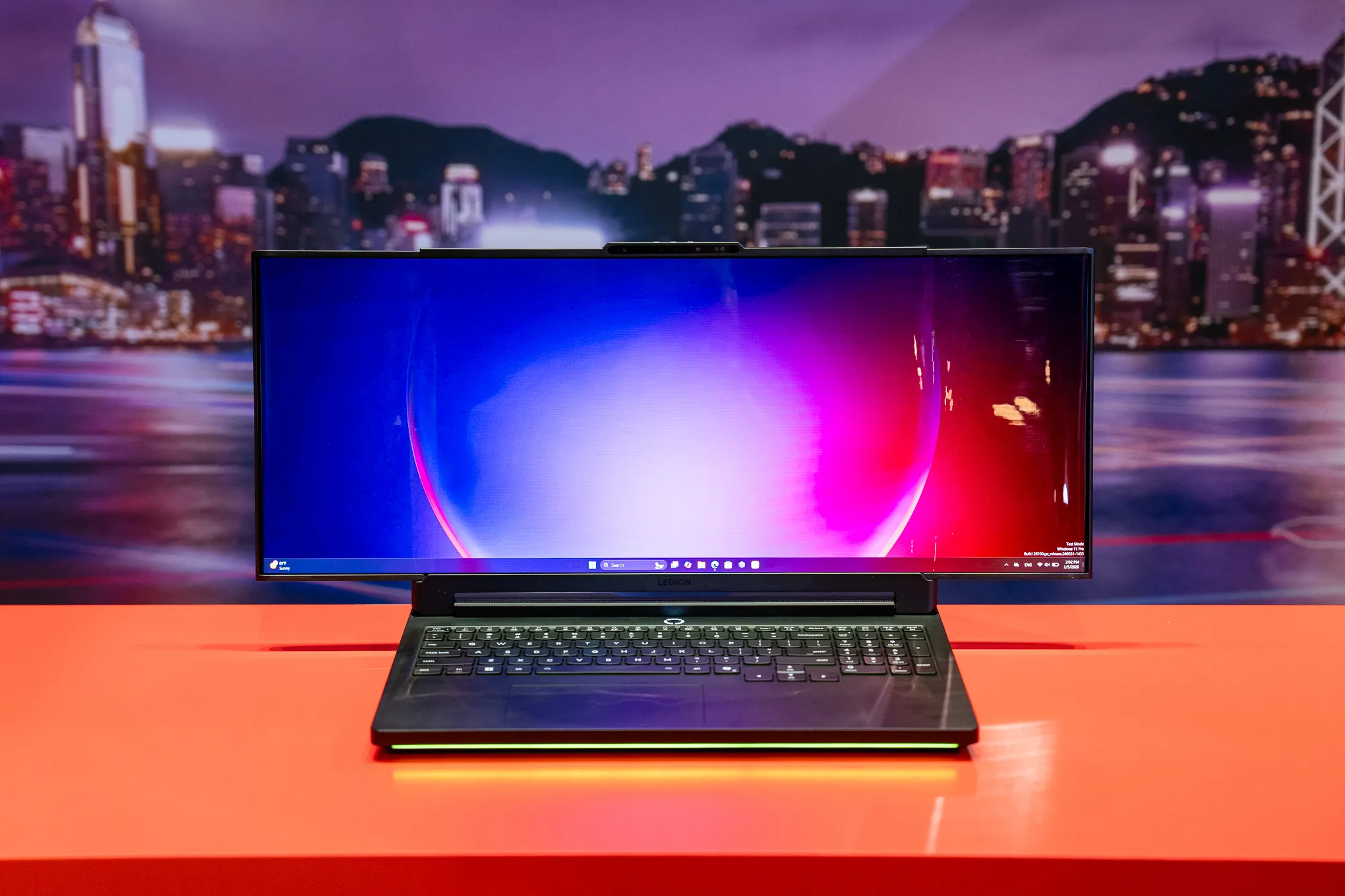 Lenovo показала на CES 2026 ноутбук с раздвижным экраном