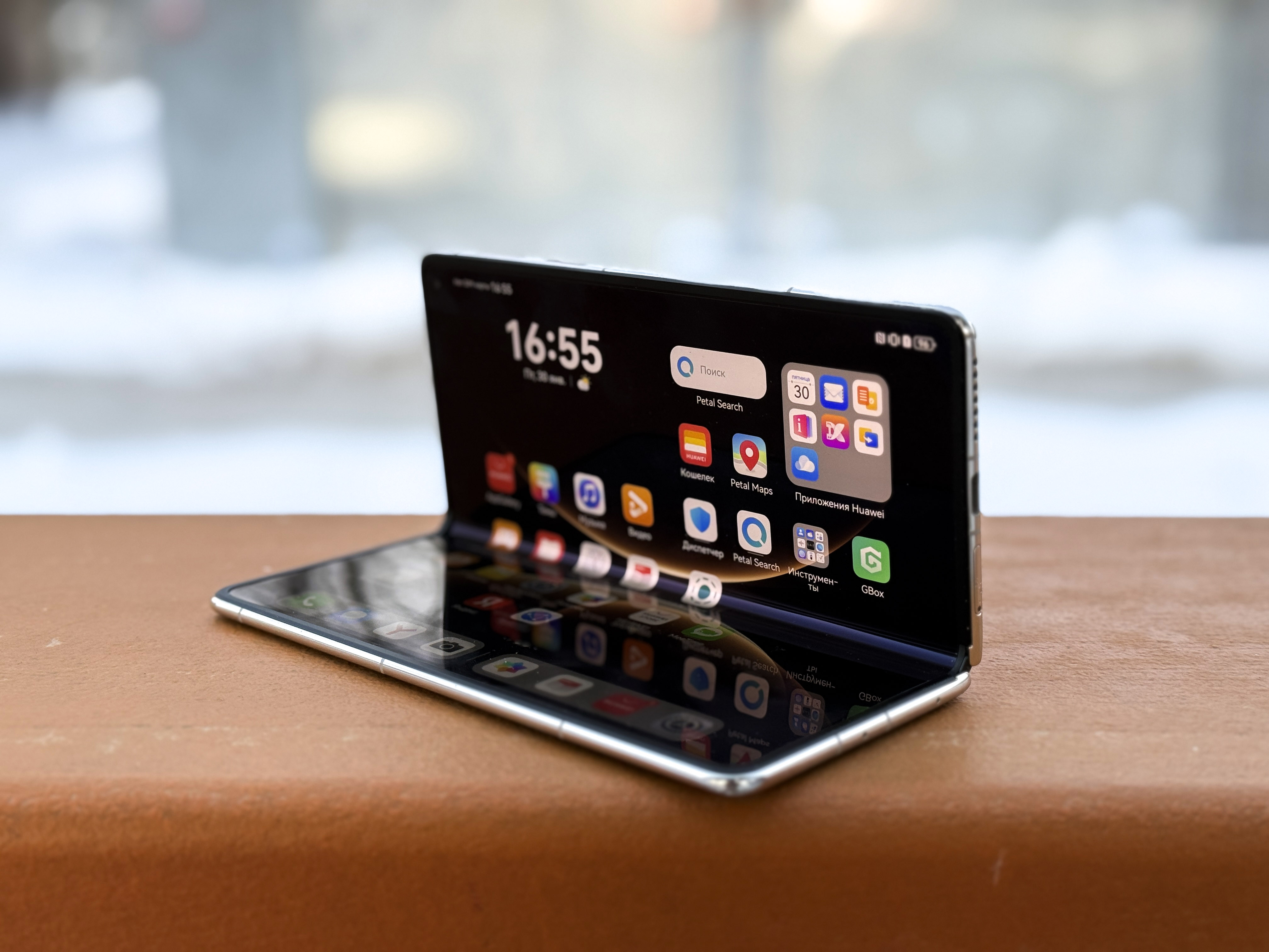 Обзор Huawei Mate X7: смартфон с гибким экраном, который не испугался русской зимы