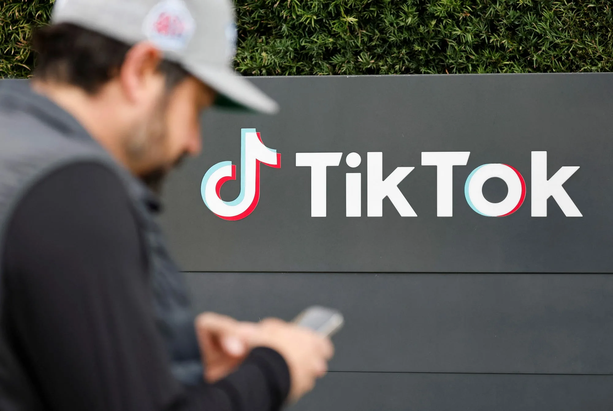 ЕС требует от TikTok изменить свой дизайн
