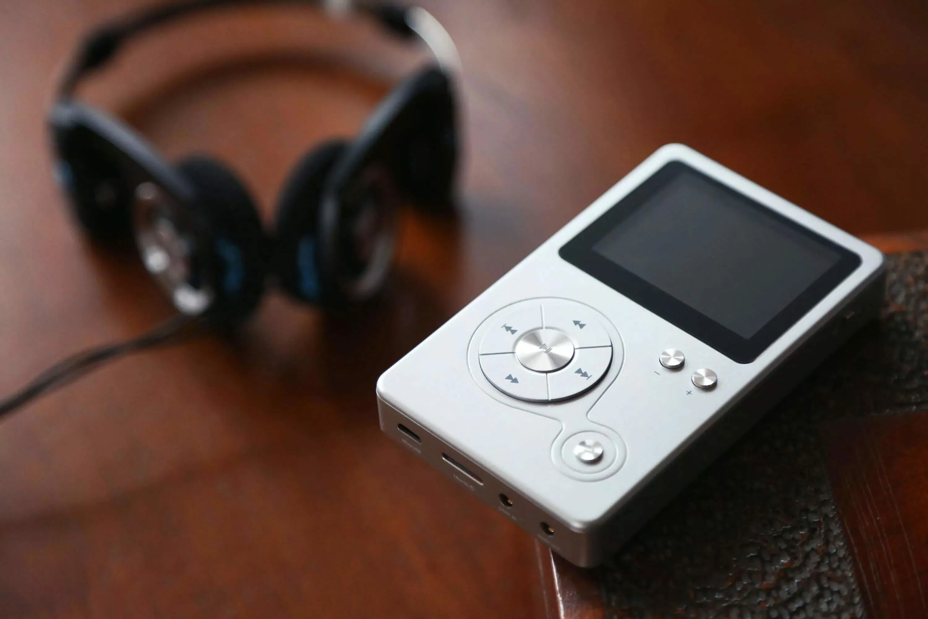 Россияне бросились скупать MP3-плееры из-за ограничений на стримингах