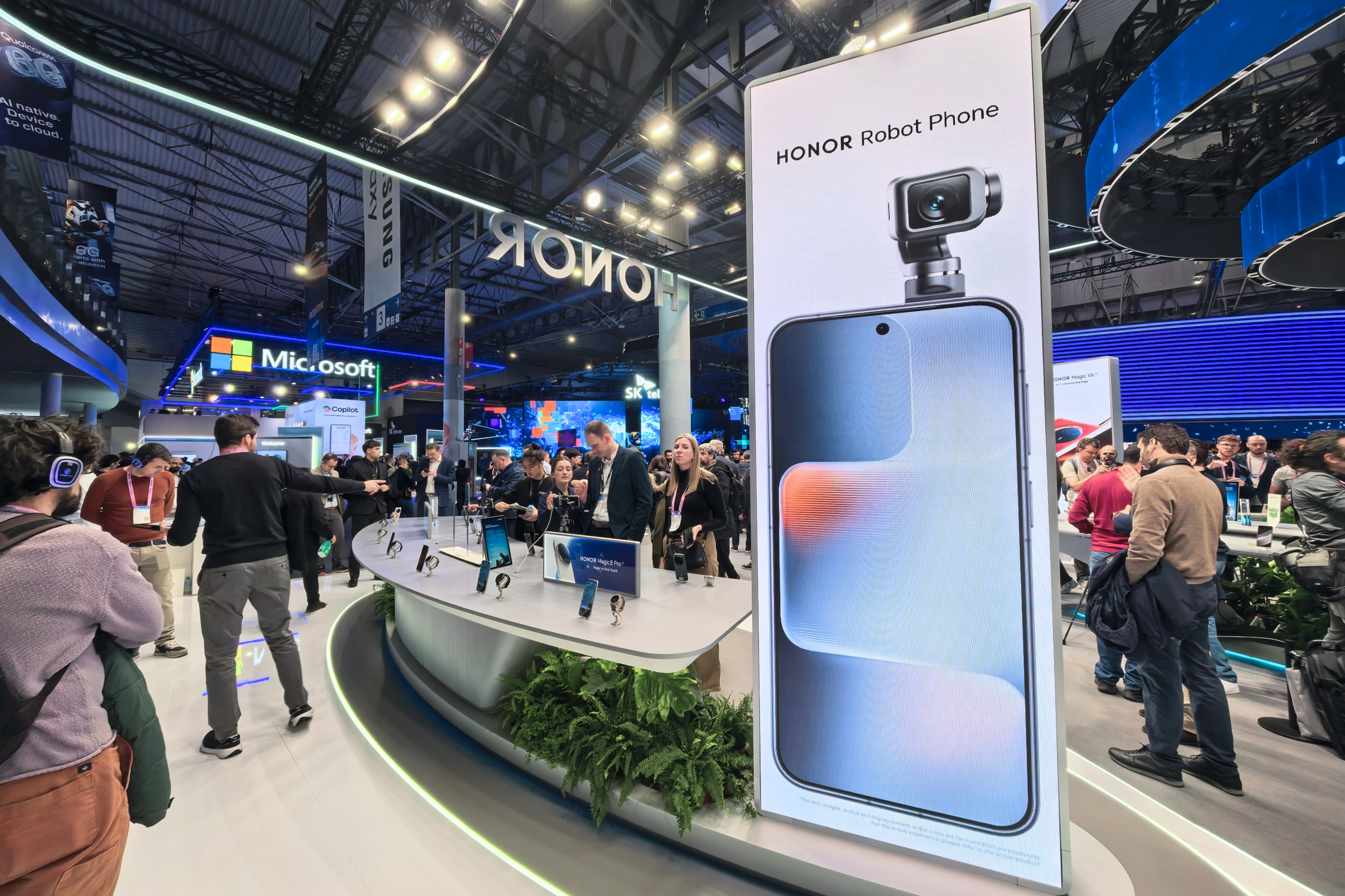 10 крутых анонсов MWC 26: робот-смартфон Honor, гиперкар Xiaomi, AMD Ryzen 400 и не только