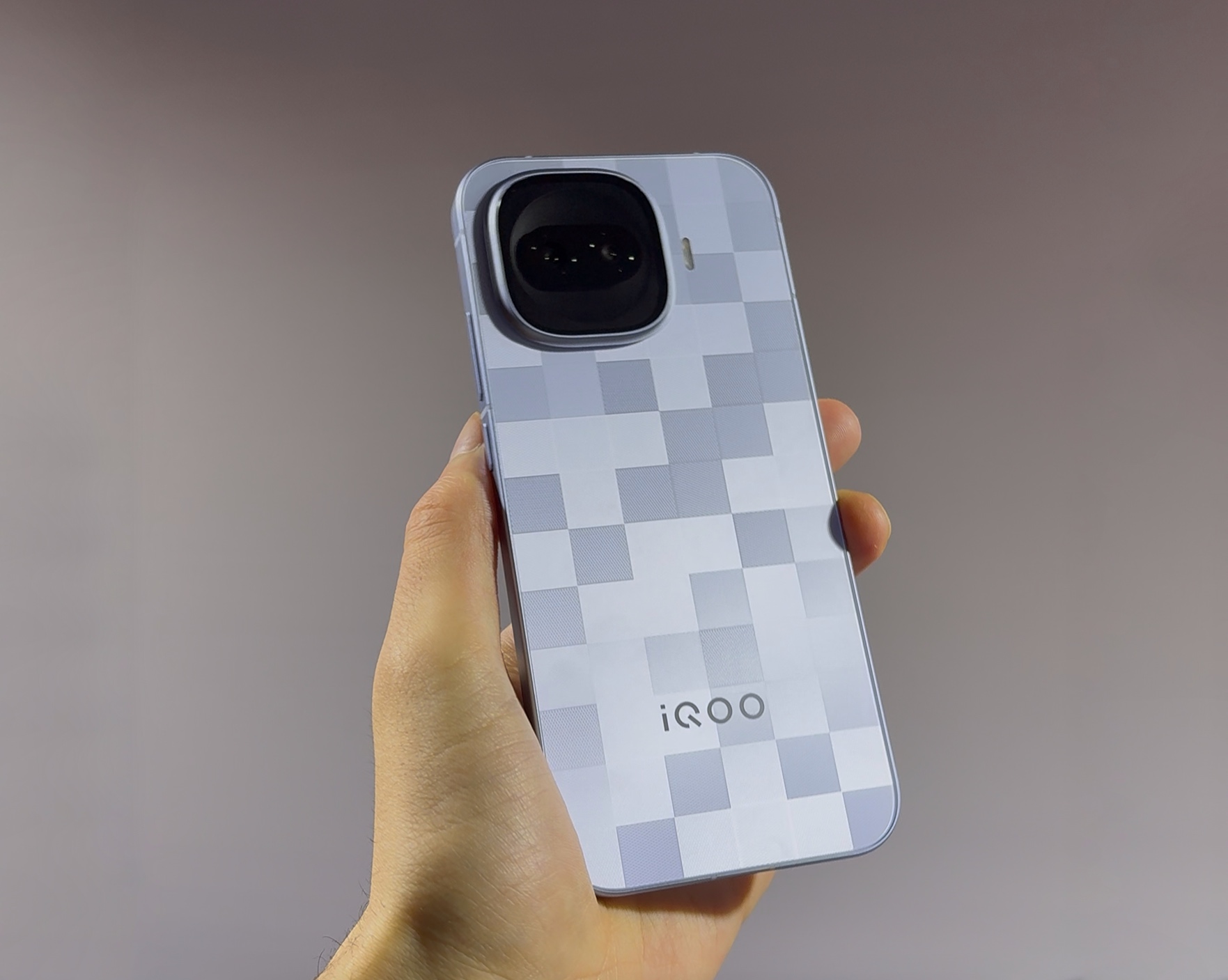 В России представили смартфон iQOO 15R: возможности и цена