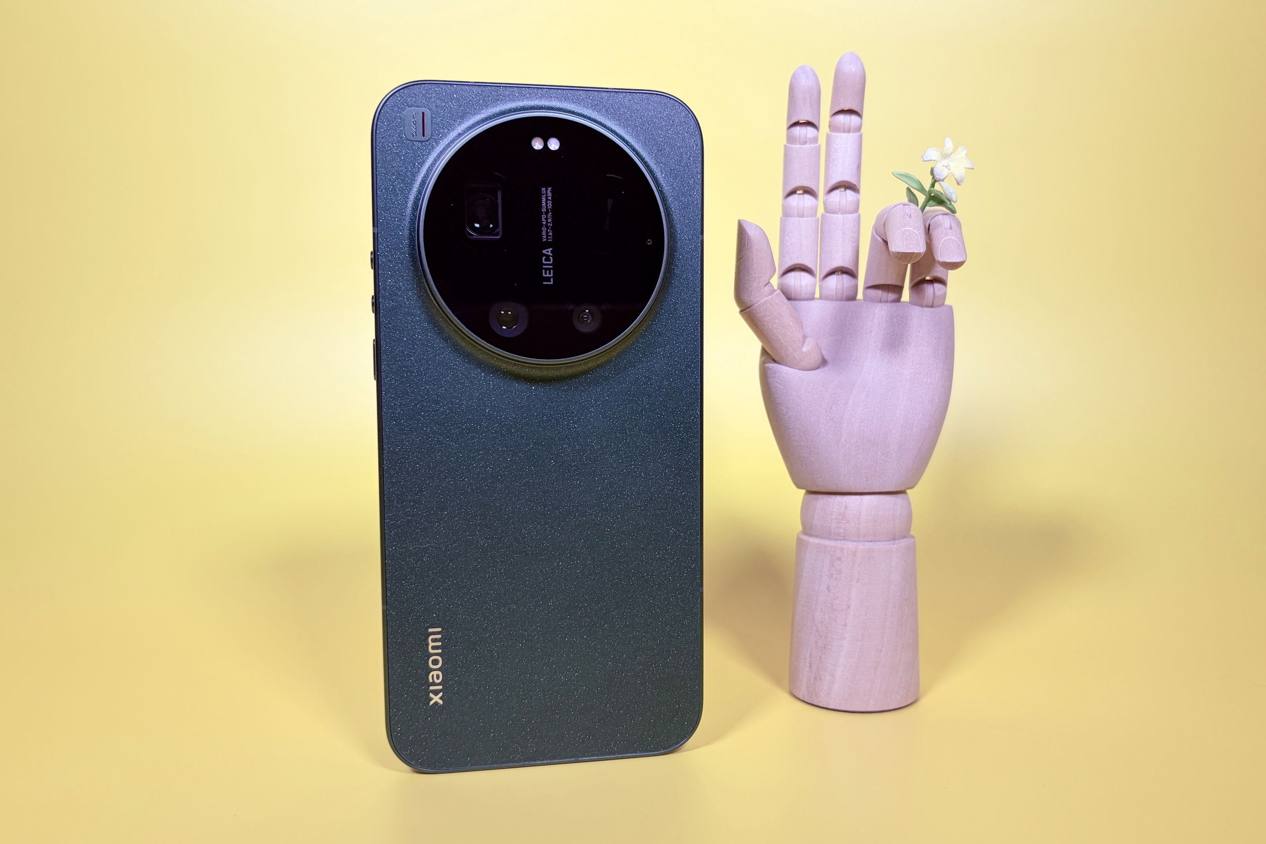 Обзор Xiaomi 17 Ultra: мощный флагман с топ-камерой и спорной эргономикой