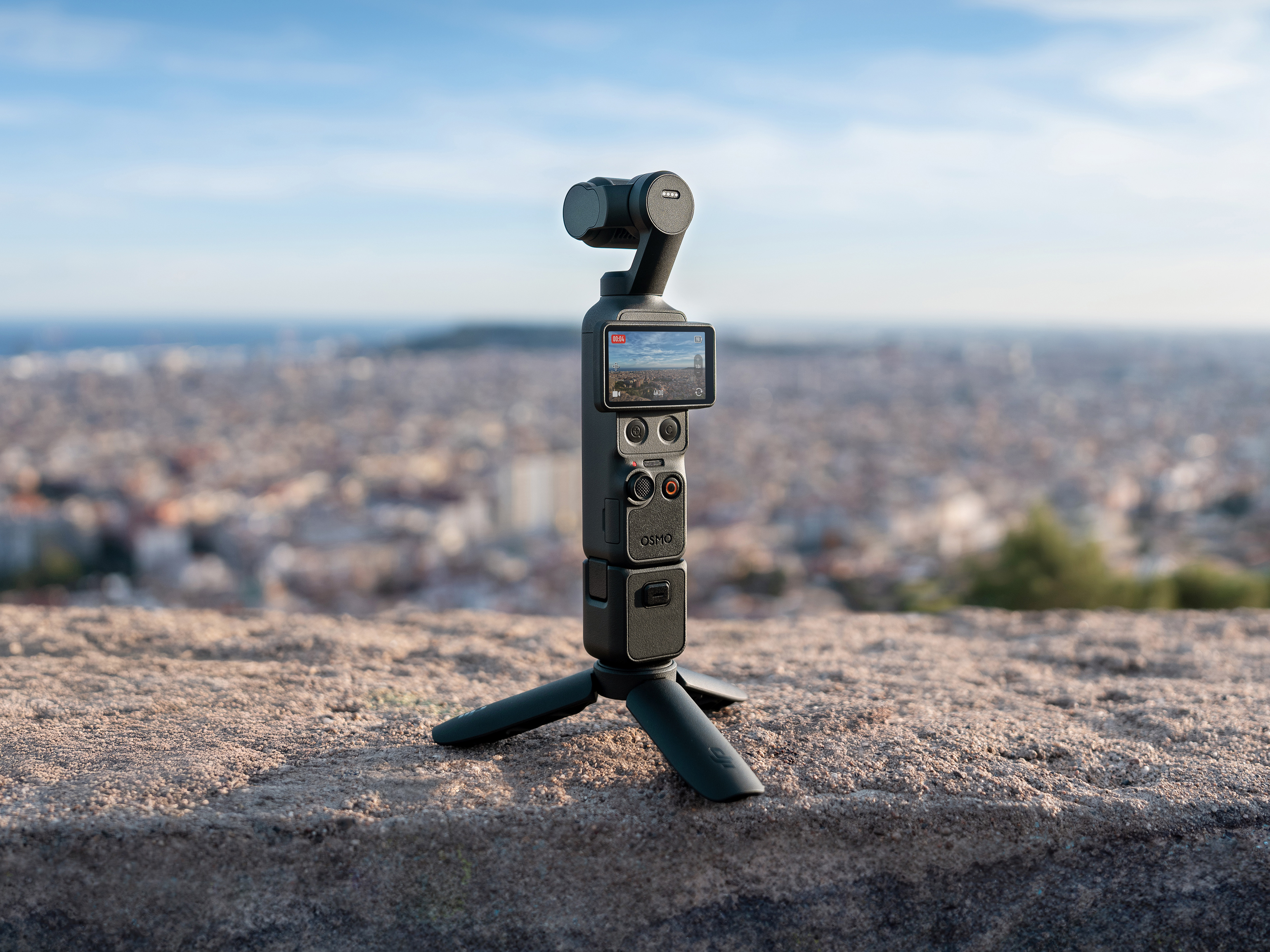 DJI представила миниатюрную камеру Osmo Pocket 4 и съёмкой в 4K при 240 FPS