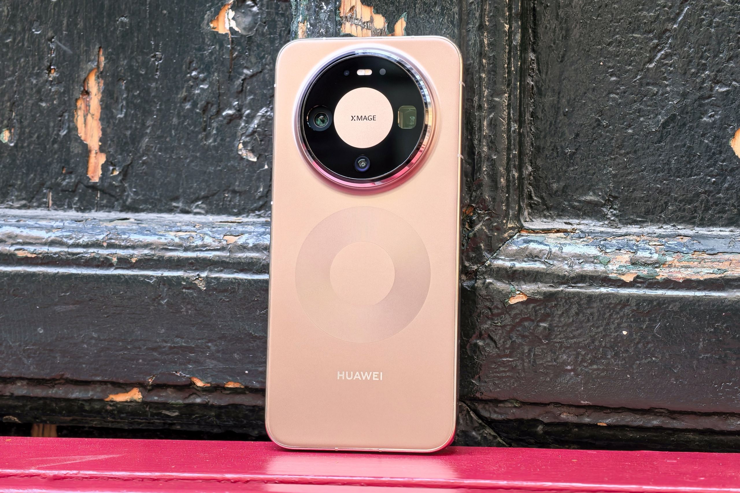 Магнитов нет, но всё равно хорош. Честный обзор Huawei Mate 80 Pro
