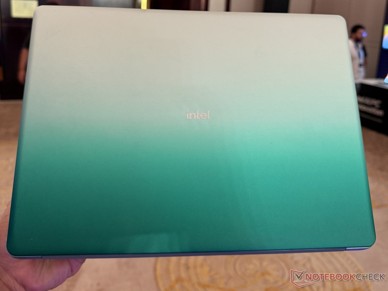 Intel показала соперника MacBook Neo