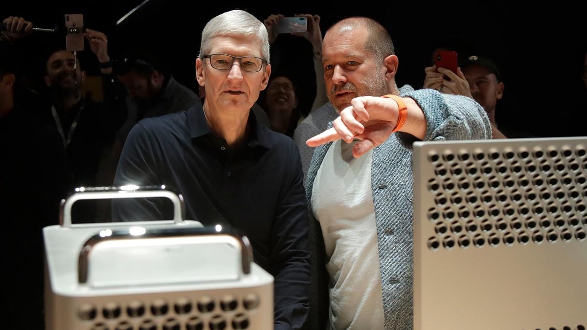 Apple не стала упоминать Джони Айва в иске против OpenAI