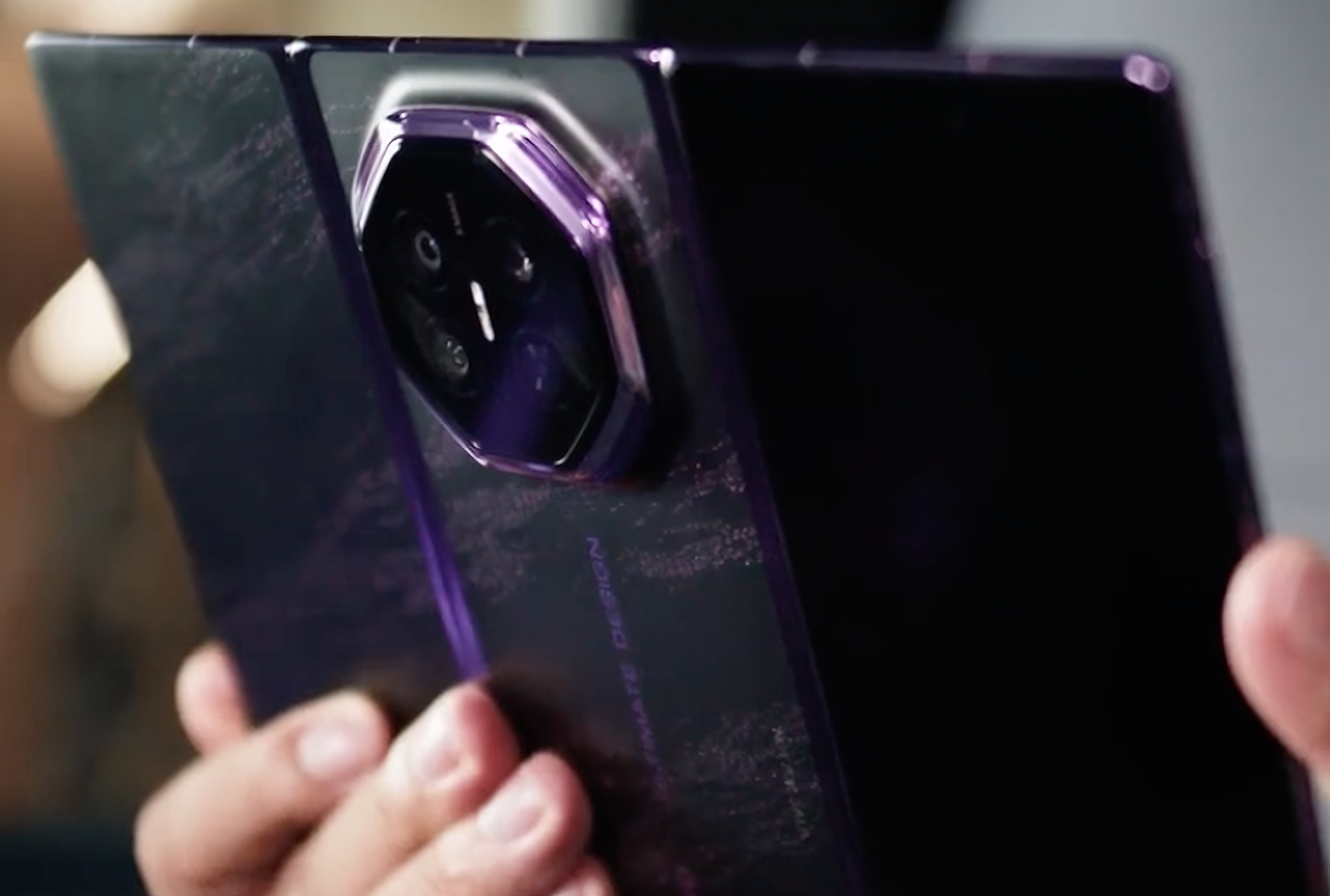 Huawei раскрыла дизайн Mate XT 2 — трижды складной смартфон полностью изменил конструкцию