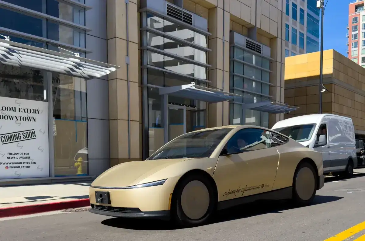 Регулятор США проверит Tesla Cybercab без руля и педалей