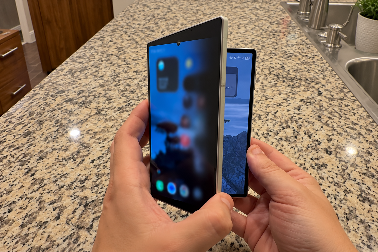 Анимацию раскрытия iPhone Duo воссоздали на Samsung Galaxy Z Fold 8