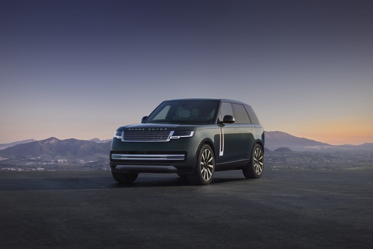 Представлен первый электрический Range Rover