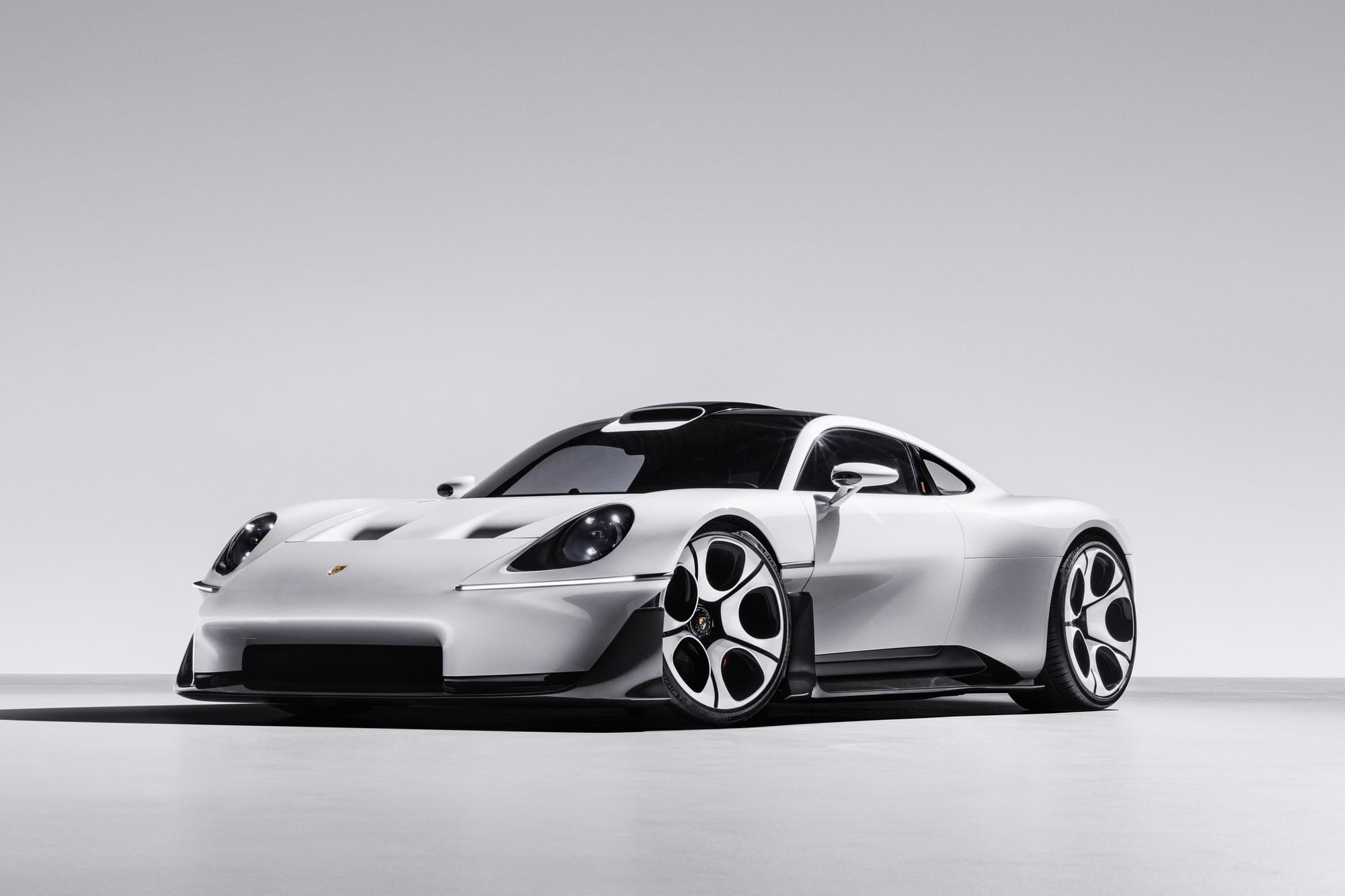 Без экрана: Porsche показала концепт-кар Mission S